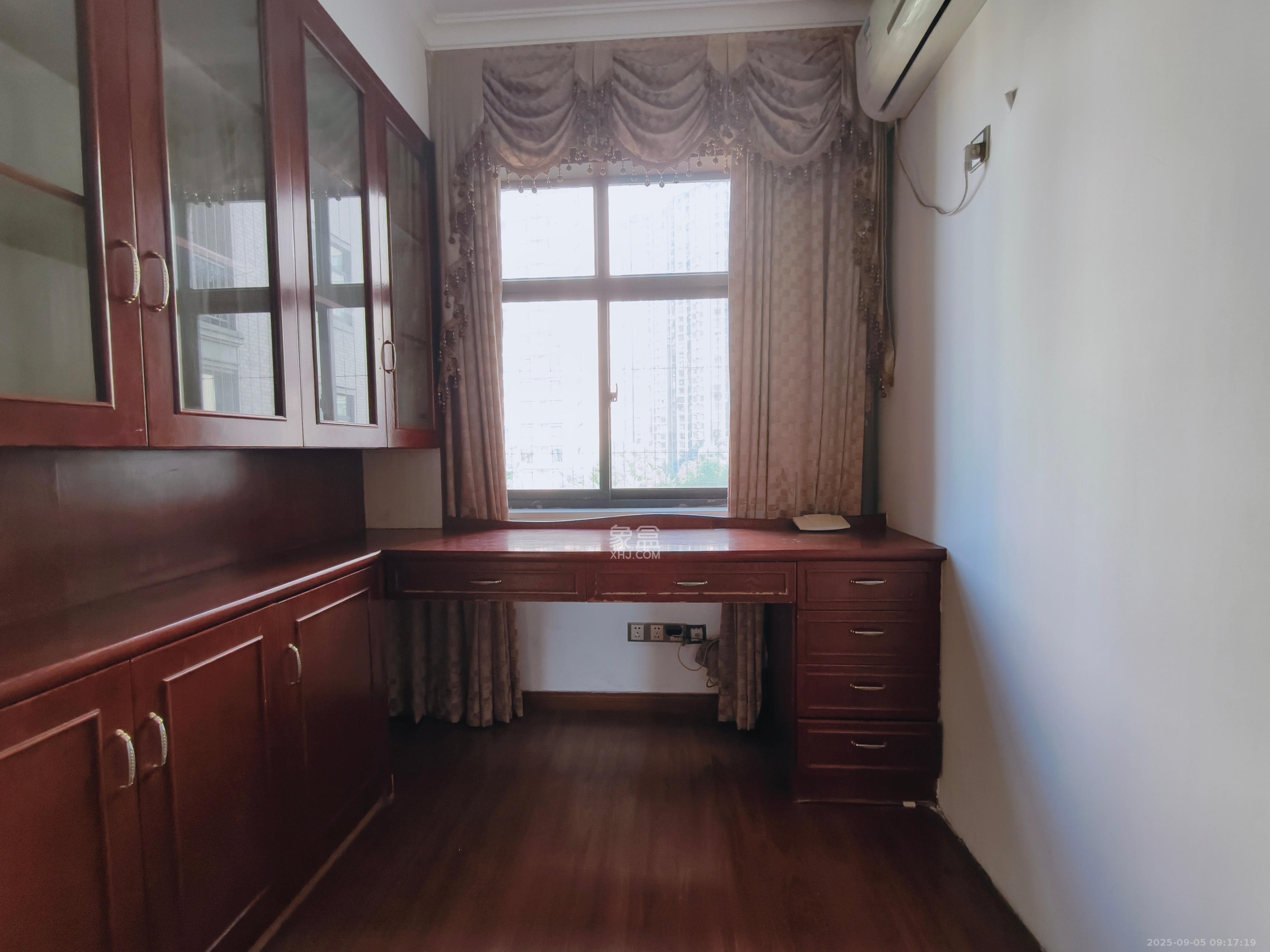 康桥长郡 3室2厅2卫 2400.0元/月 康桥长郡 3室2厅2卫 2400.0元/月室内图