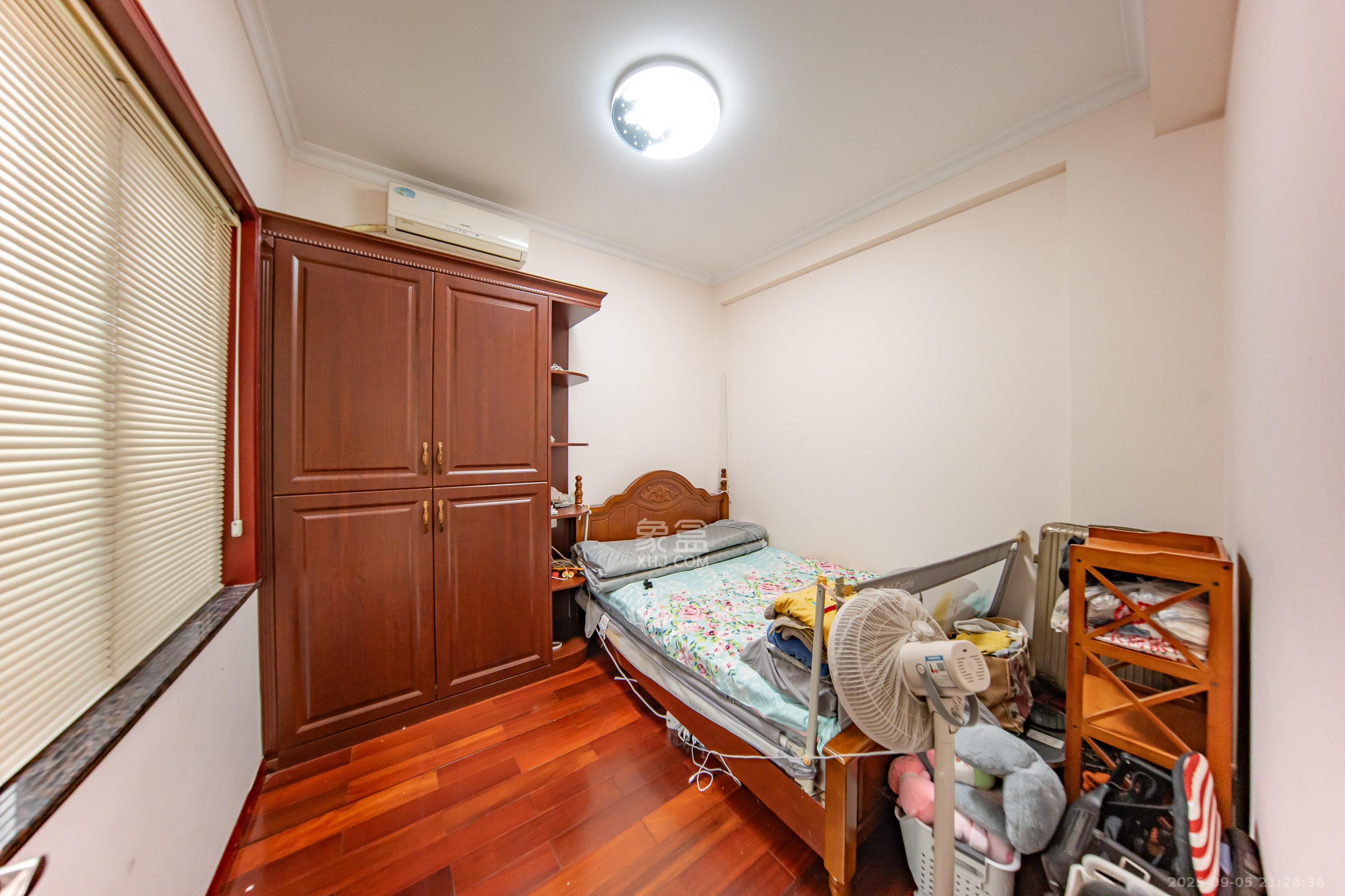 汀湘十里  5室2厅4卫    538.0万 汀湘十里  5室2厅4卫    538.0万卧室