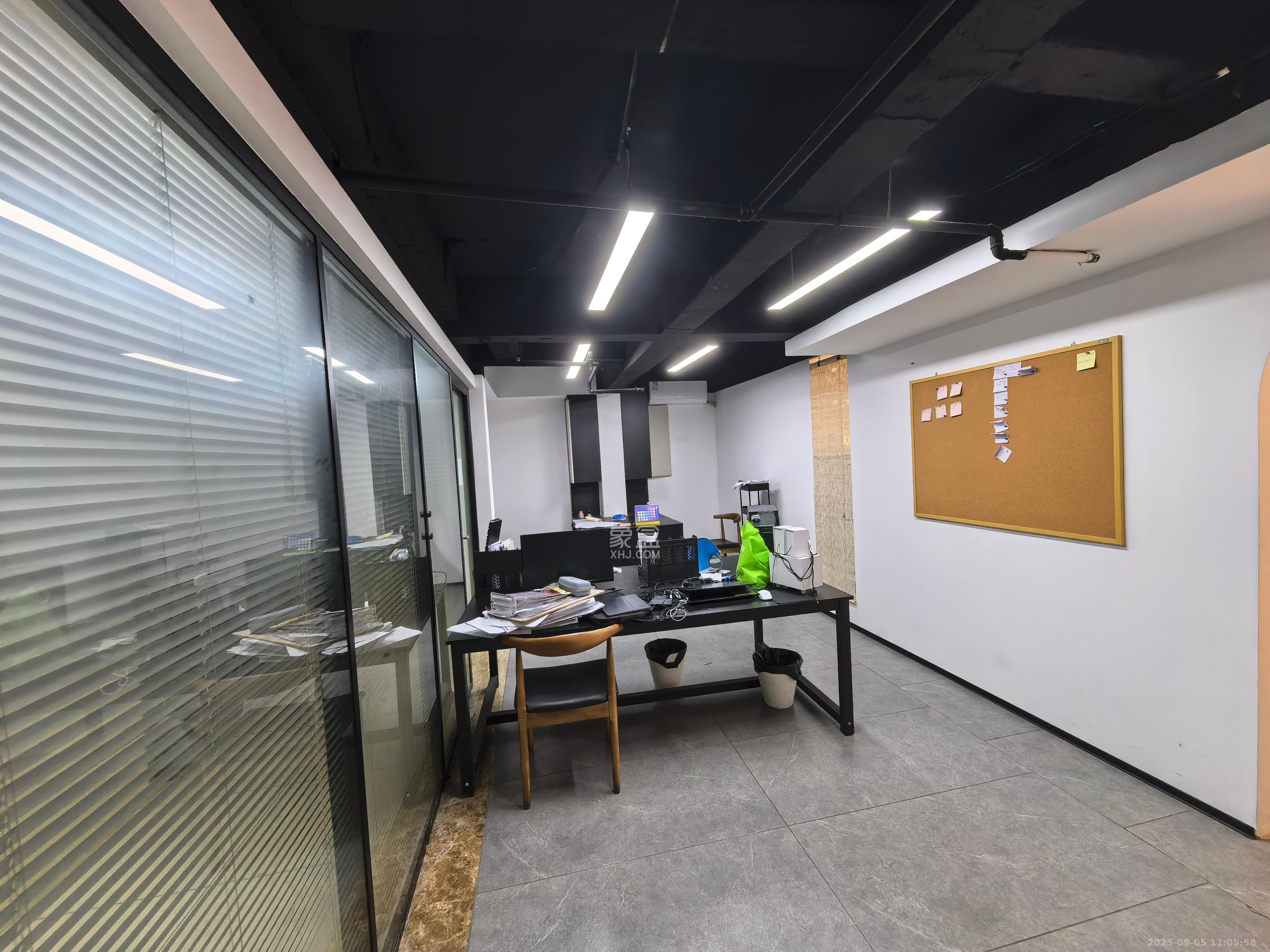 蓝湾国际广场 5室0厅2卫 9000.0元/月 蓝湾国际广场 5室0厅2卫 9000.0元/月室内图