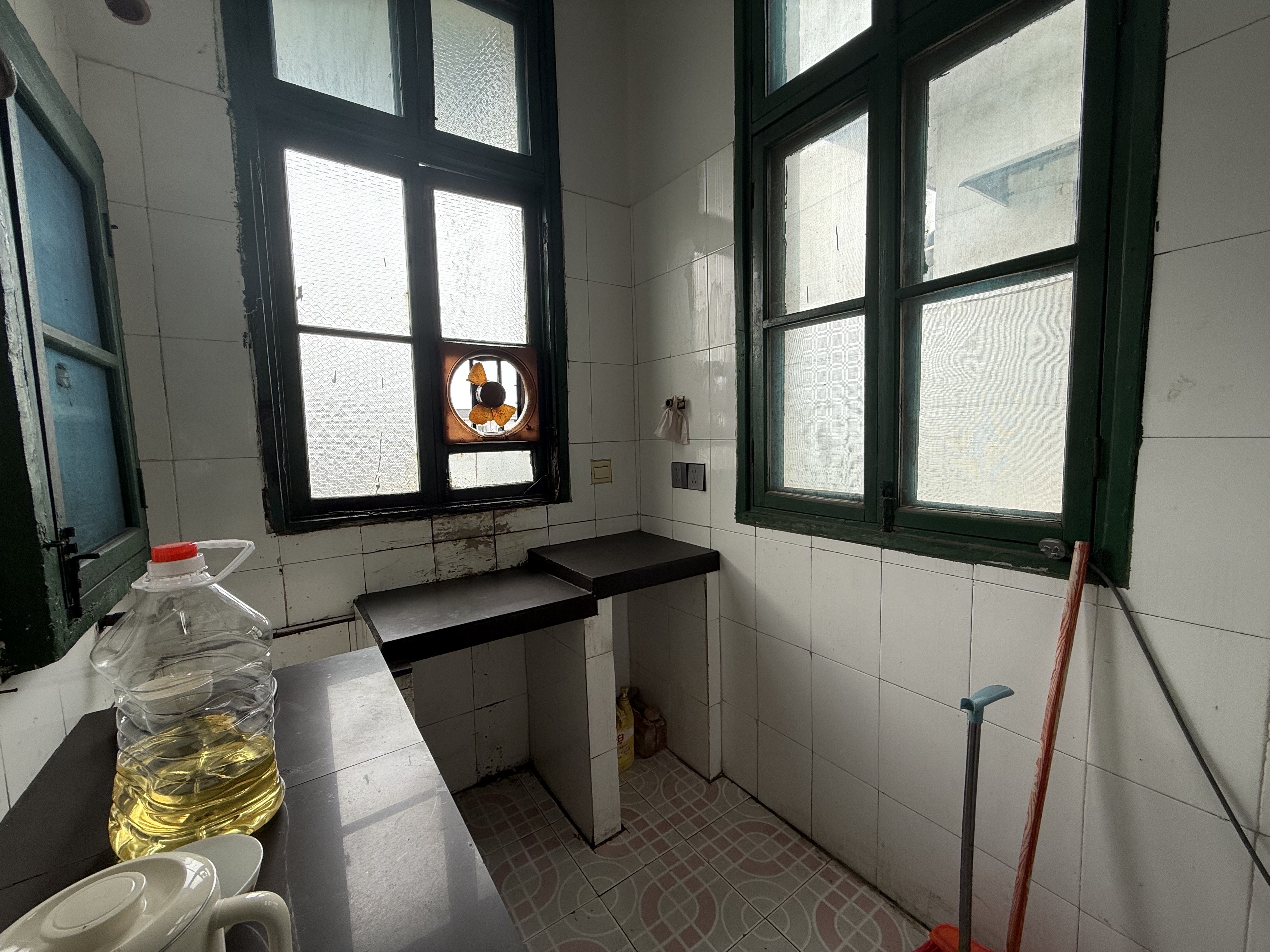 梓园社区(麻纺厂宿舍) 1室1厅1卫 500.0元/月 梓园社区(麻纺厂宿舍) 1室1厅1卫 500.0元/月室内图