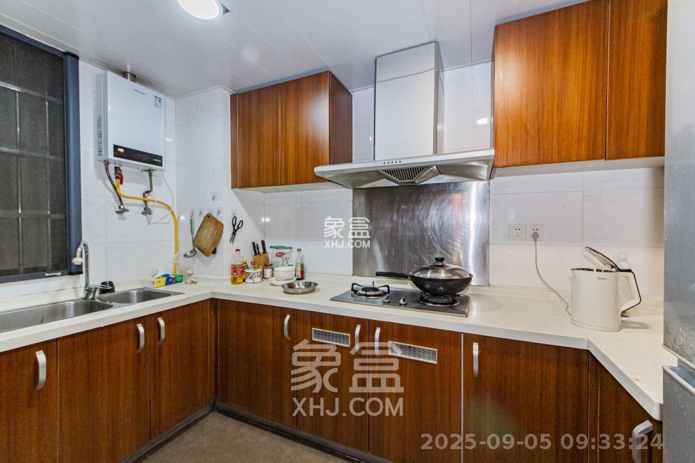 万科城  1室2厅1卫    2700.0元/月室内图