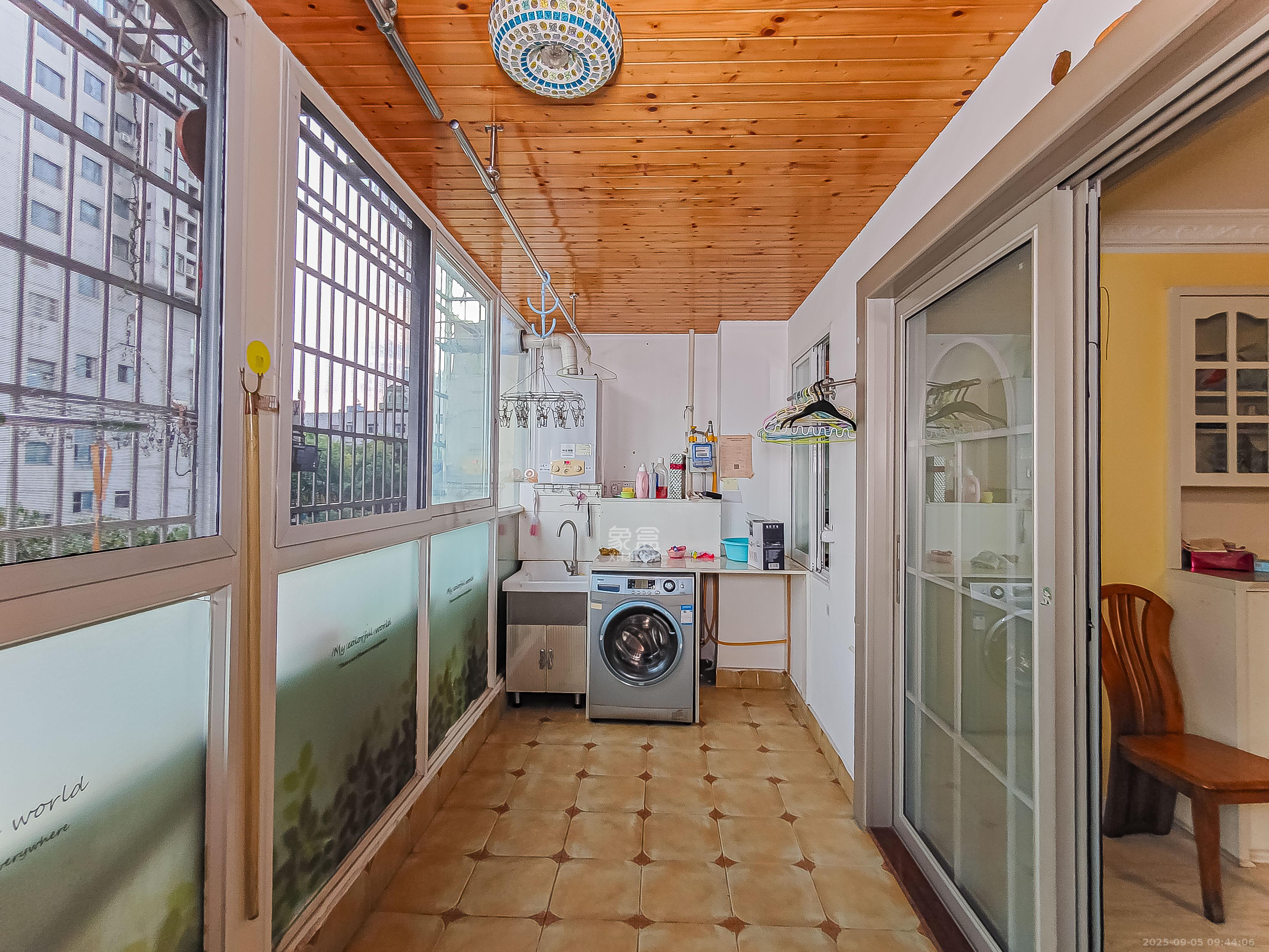 香格里嘉园  5室2厅2卫    129.0万阳台