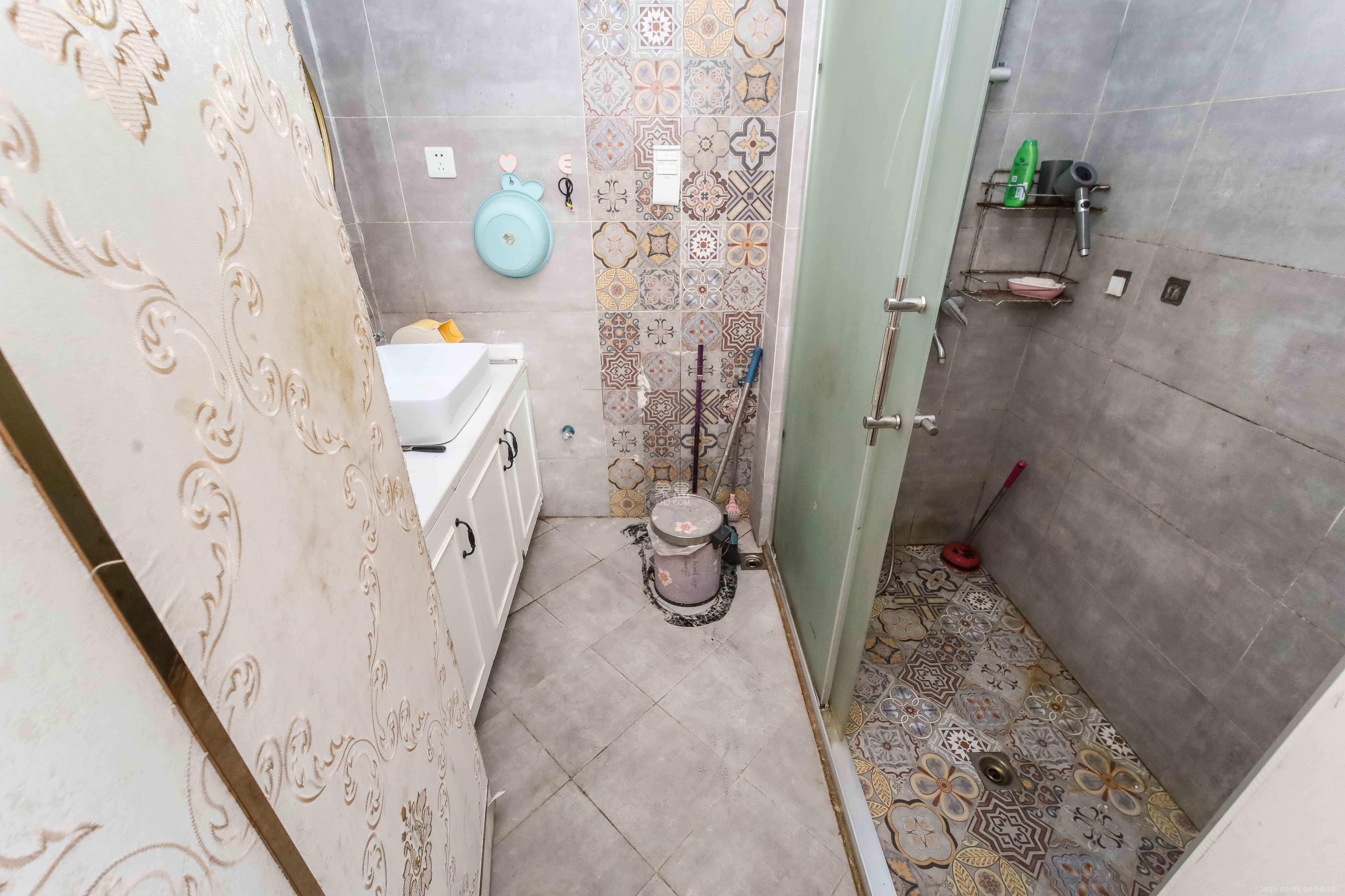 蔚蓝天空  4室2厅2卫    4000.0元/月 蔚蓝天空  4室2厅2卫    4000.0元/月室内图