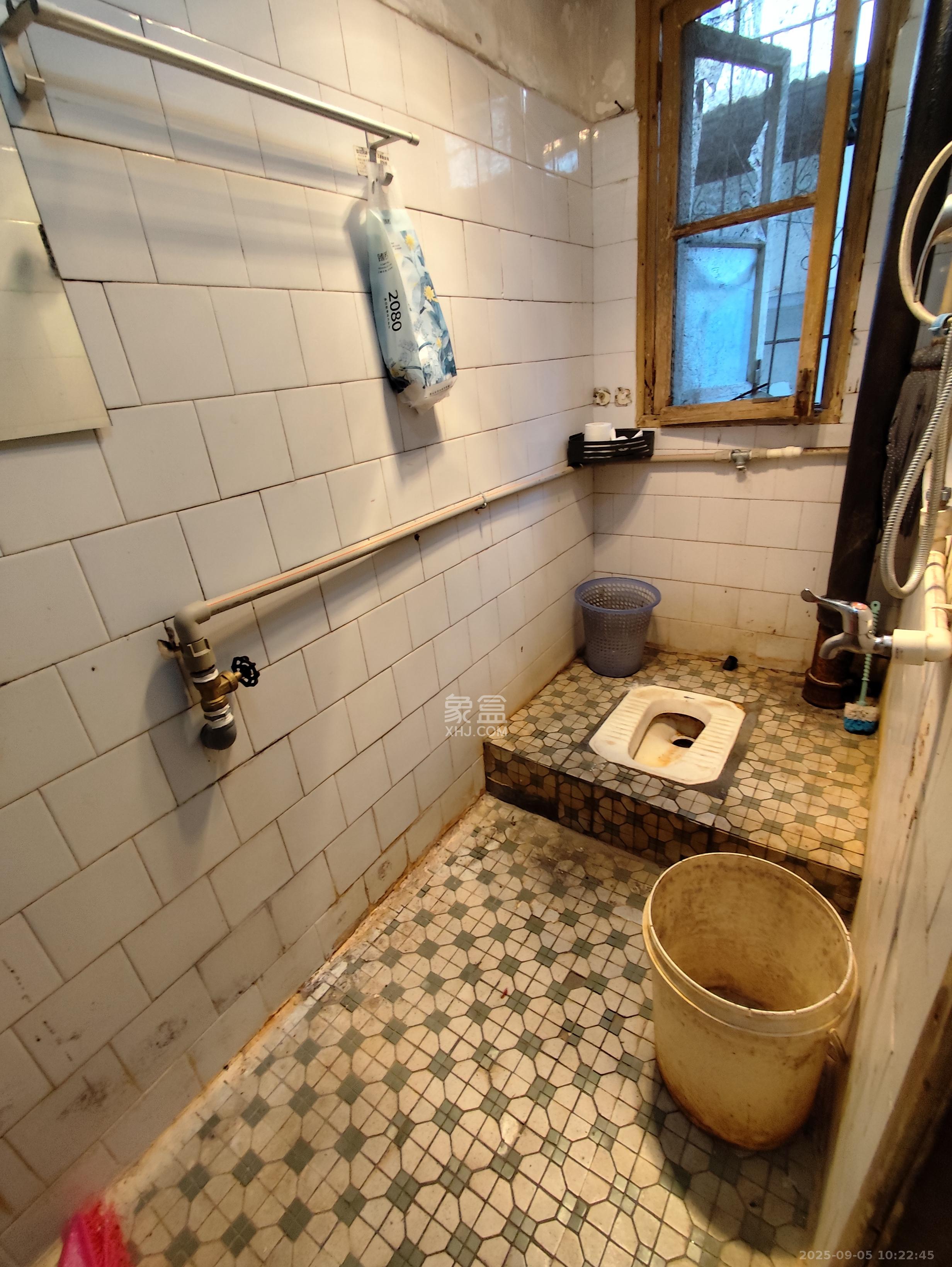 杨家山汽修厂宿舍  2室2厅1卫    1500.0元/月 杨家山汽修厂宿舍  2室2厅1卫    1500.0元/月室内图