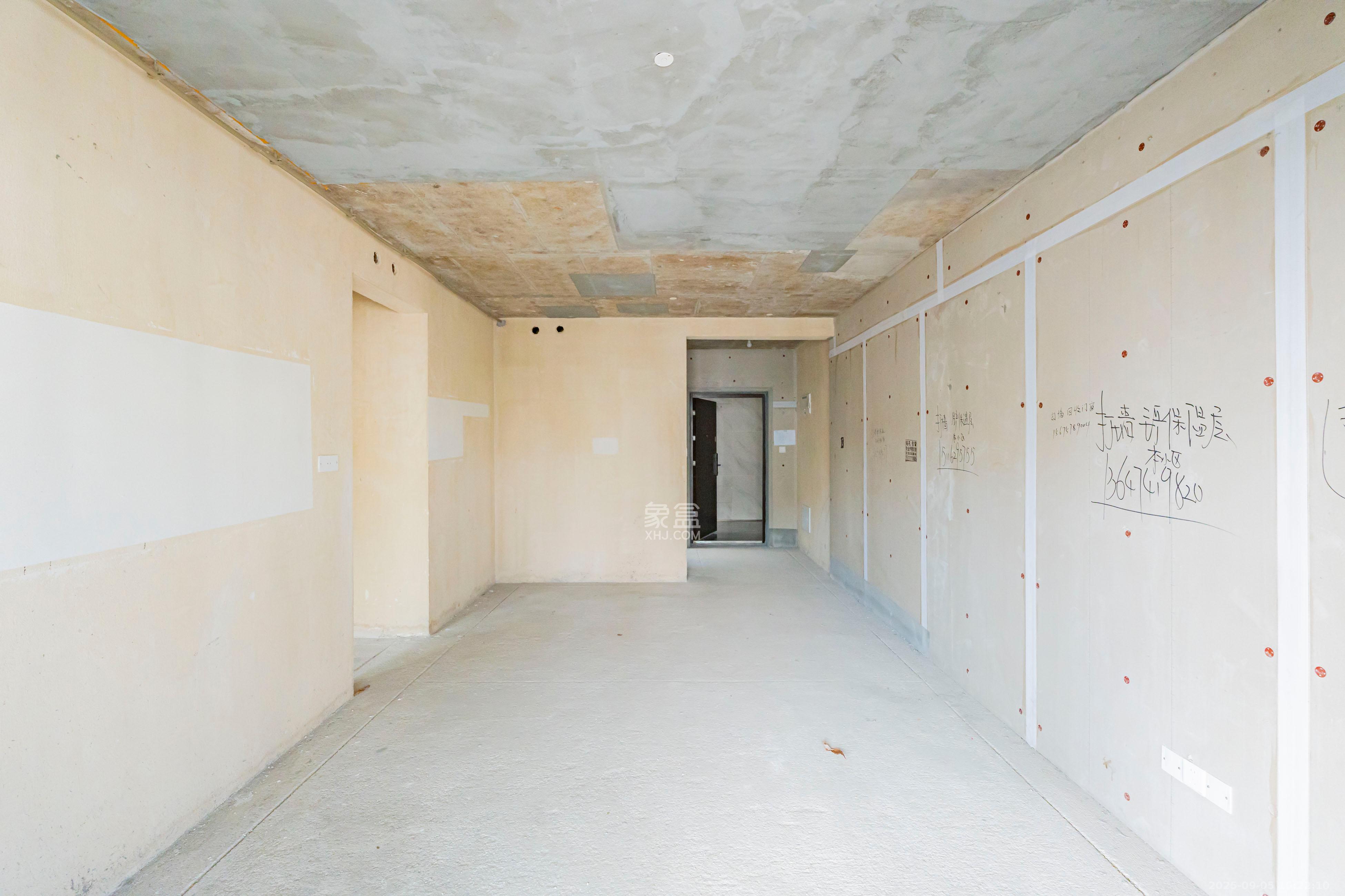 保利和光尘樾  3室2厅2卫    115.0万 保利和光尘樾  3室2厅2卫    115.0万客厅