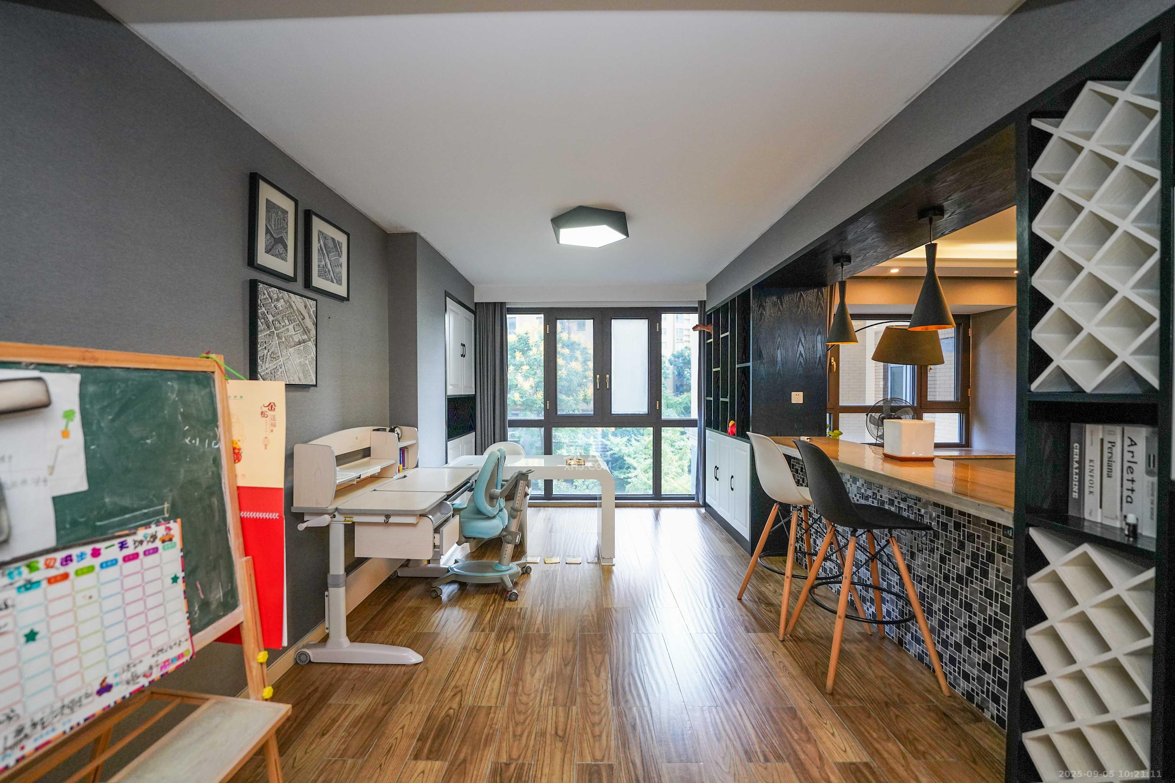 嘉华城(一期)  5室2厅2卫    220.0万 嘉华城(一期)  5室2厅2卫    220.0万卧室