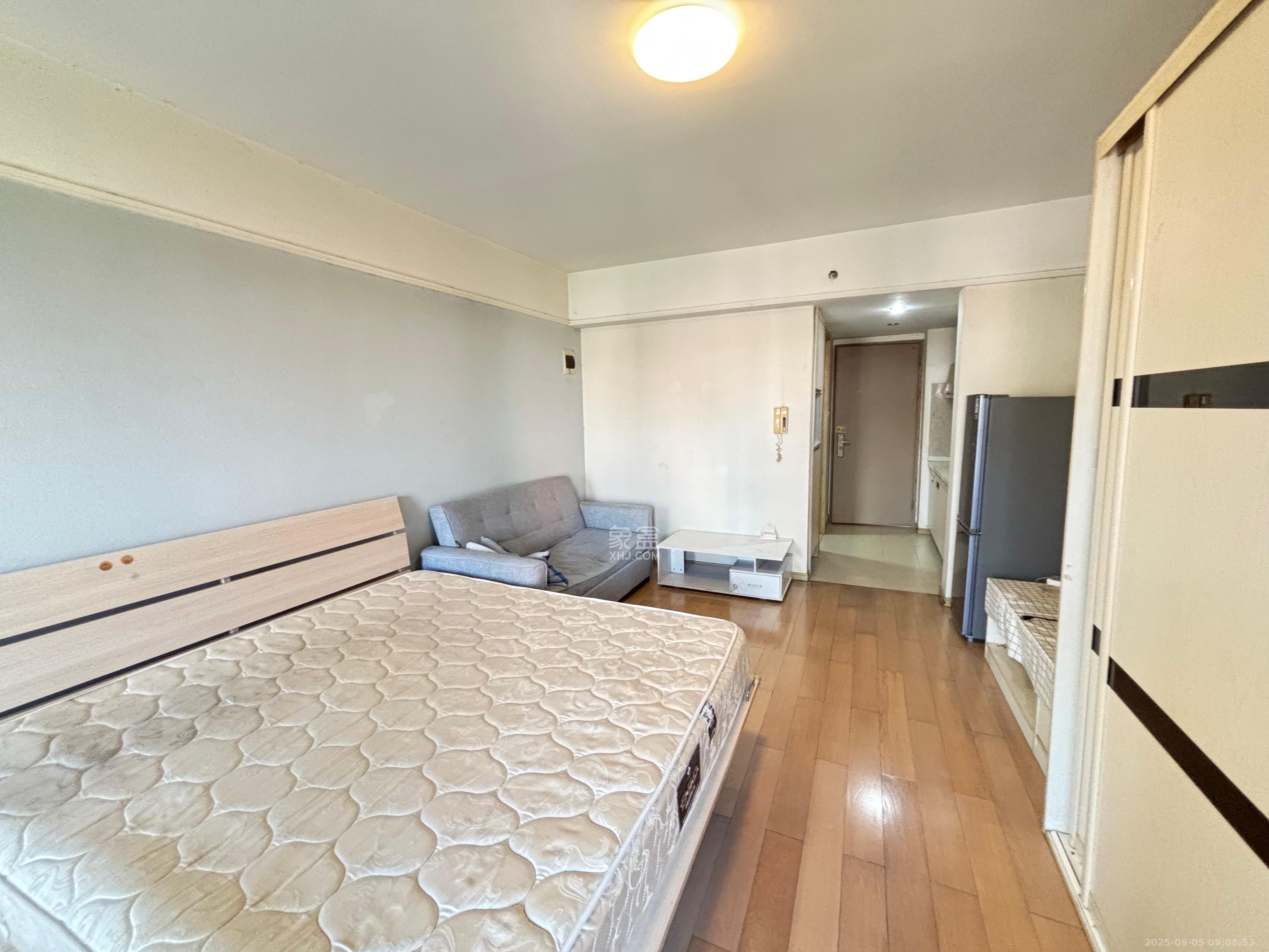 万科金色家园  1室1厅1卫    1400.0元/月 万科金色家园  1室1厅1卫    1400.0元/月室内图