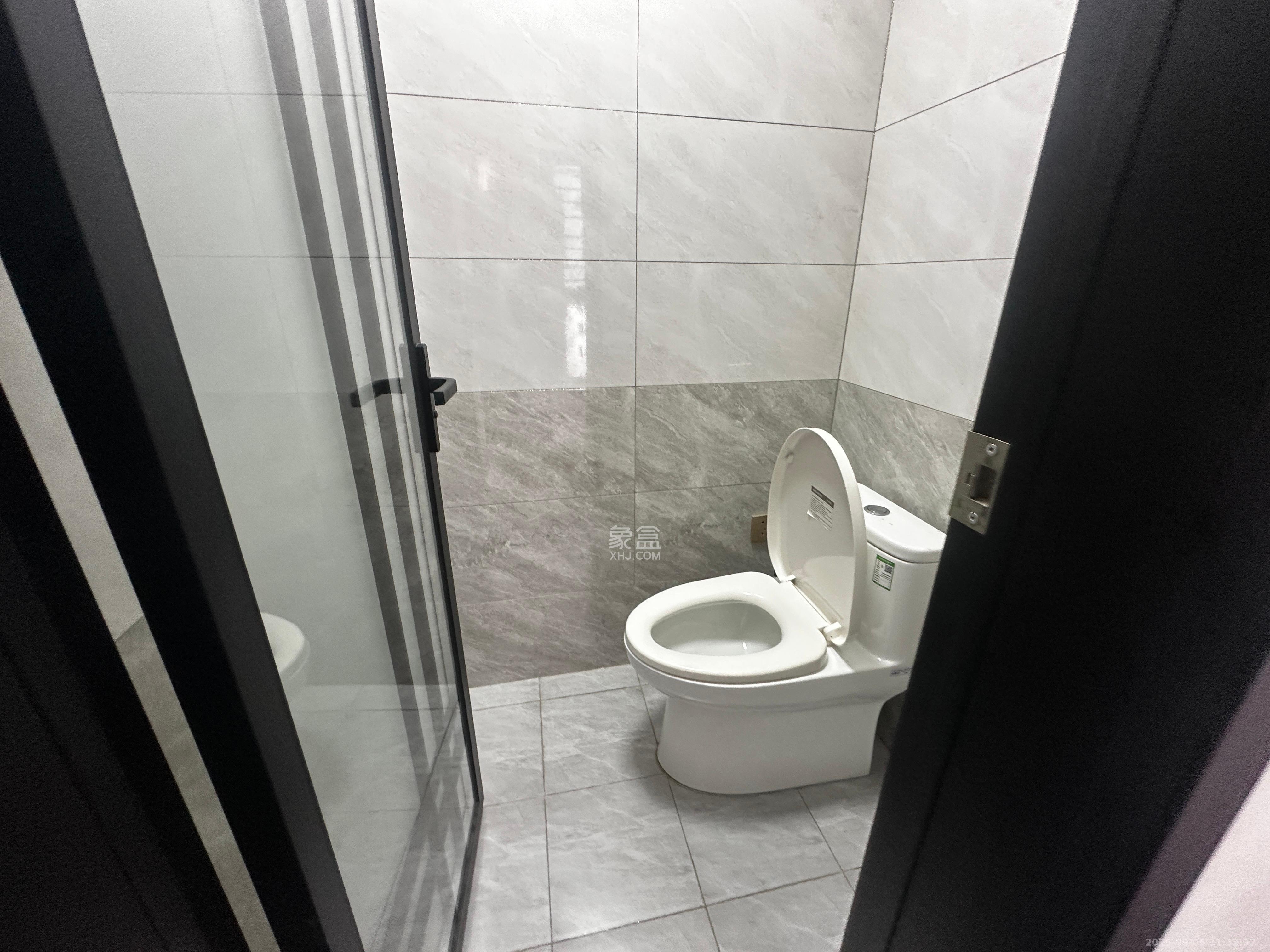 新华联梦想城 3室2厅1卫 1800.0元/月 新华联梦想城 3室2厅1卫 1800.0元/月室内图