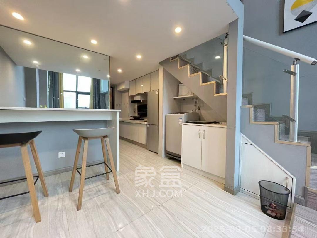 东盈商业广场(华泉城市广场)  1室1厅1卫    2300.0元/月 东盈商业广场(华泉城市广场)  1室1厅1卫    2300.0元/月室内图