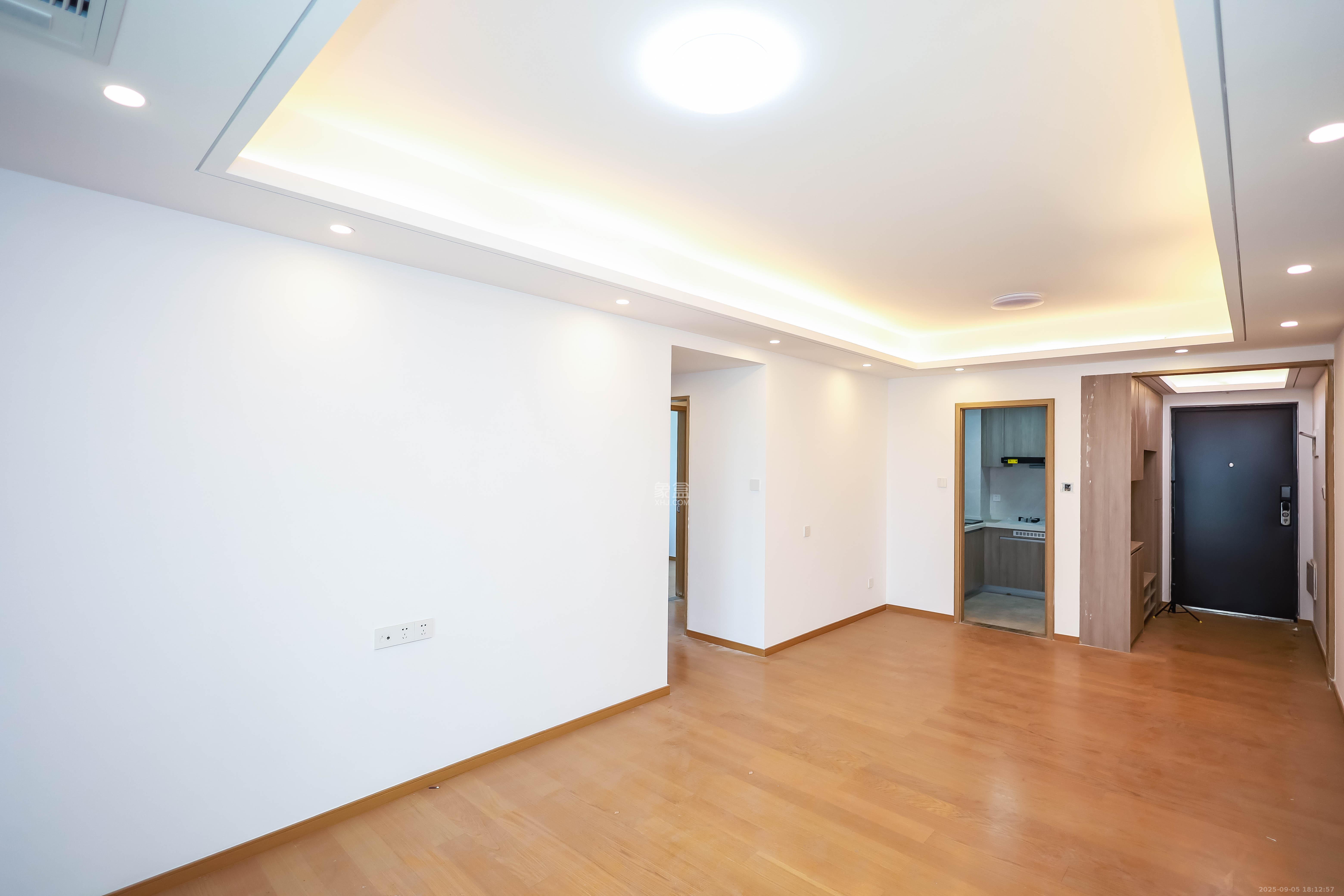 清控湖山雅居南区  3室2厅2卫    88.0万 清控湖山雅居南区  3室2厅2卫    88.0万客厅