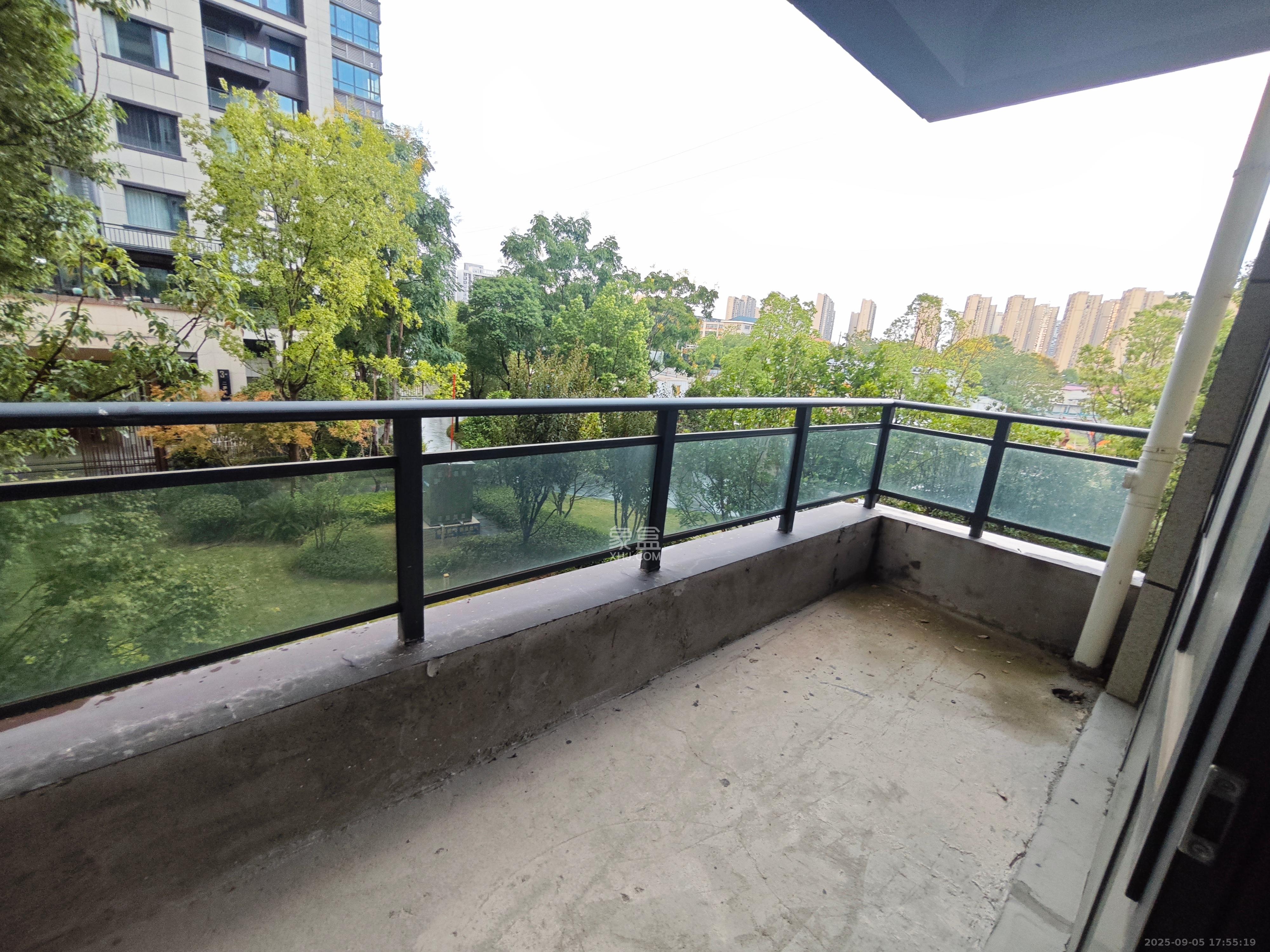 宝能公馆(美联天骄城五期)  4室2厅4卫    2500.0元/月 宝能公馆(美联天骄城五期)  4室2厅4卫    2500.0元/月室内图