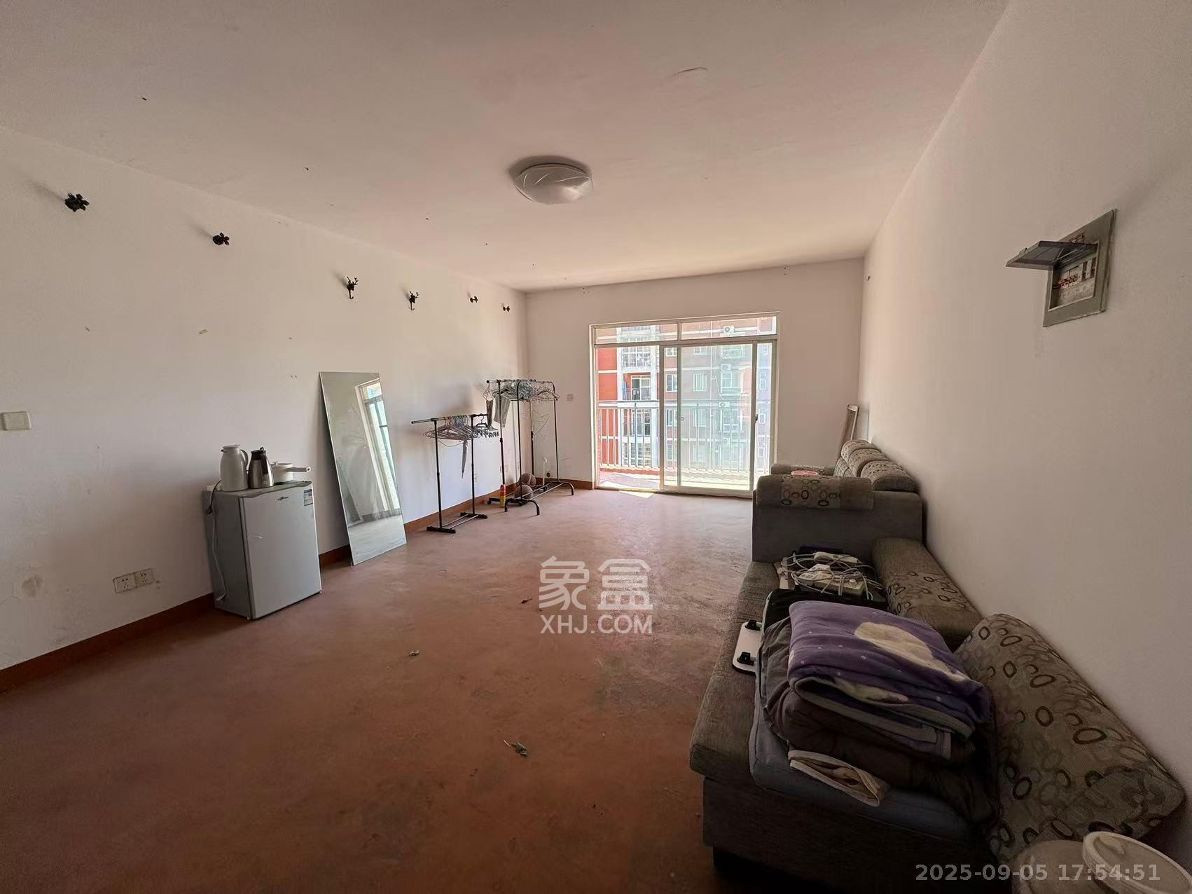 理工大学职工单位房青年汇  5室2厅2卫    2400.0元/月 理工大学职工单位房青年汇  5室2厅2卫    2400.0元/月室内图