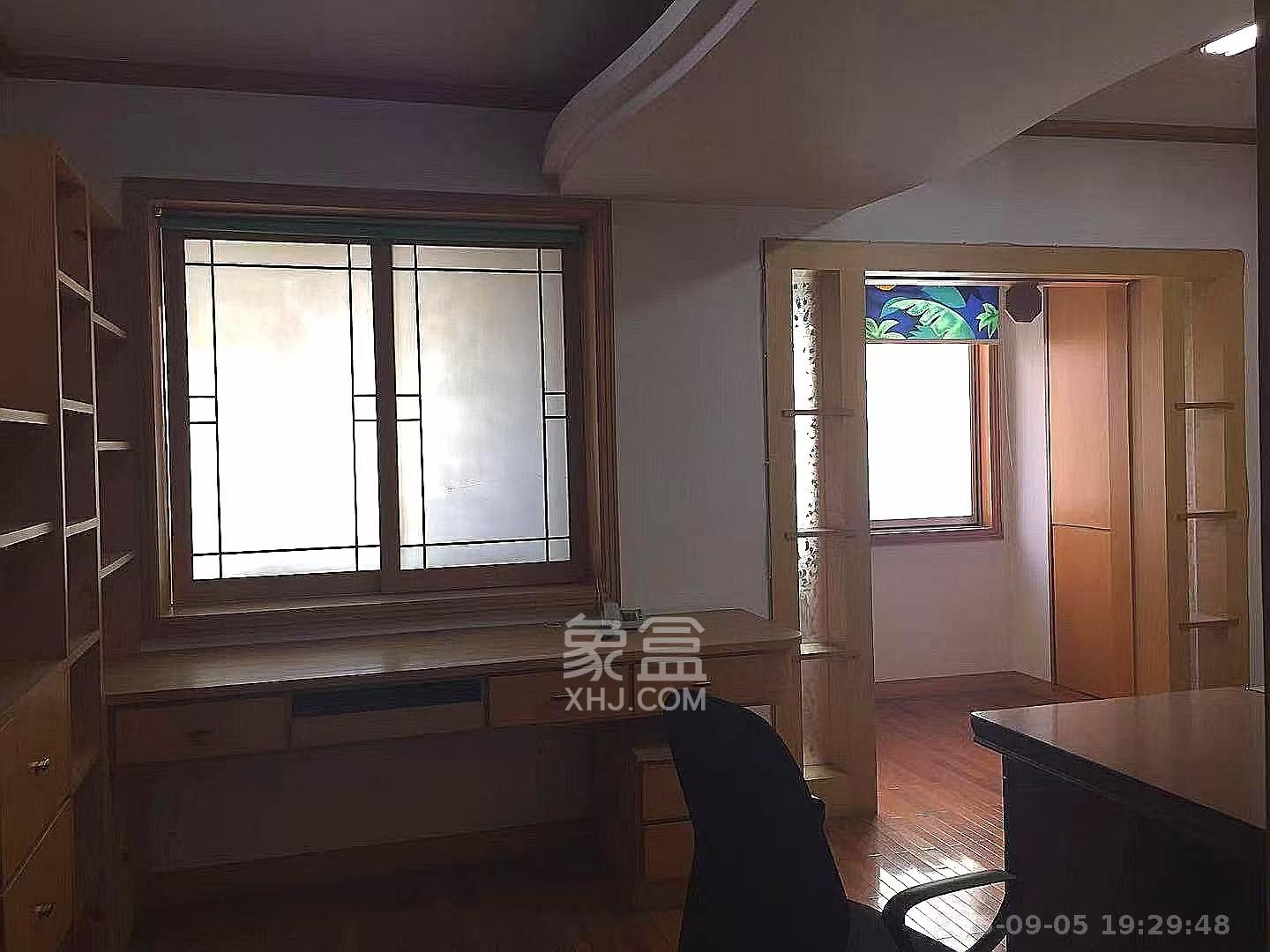 华凌大厦(五华酒店宿舍) 4室2厅2卫 3500.0元/月 华凌大厦(五华酒店宿舍) 4室2厅2卫 3500.0元/月室内图