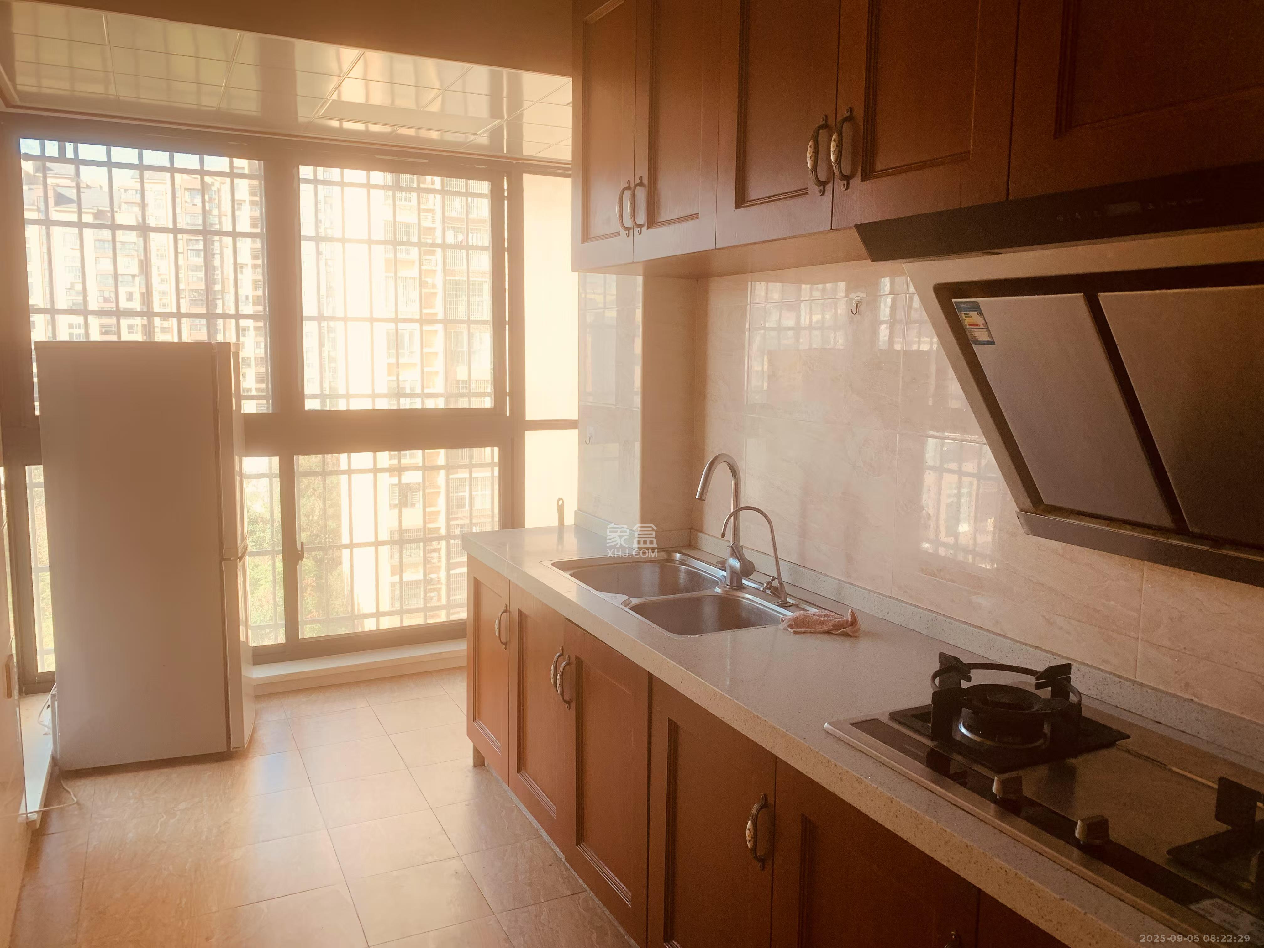 嘉华城(一期) 4室2厅1卫 3000.0元/月 嘉华城(一期) 4室2厅1卫 3000.0元/月室内图