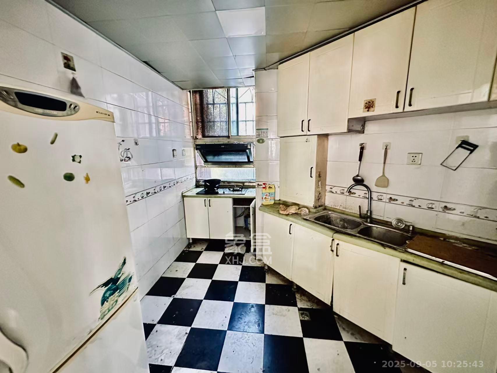 阳明山庄  3室2厅1卫    2000.0元/月 阳明山庄  3室2厅1卫    2000.0元/月室内图