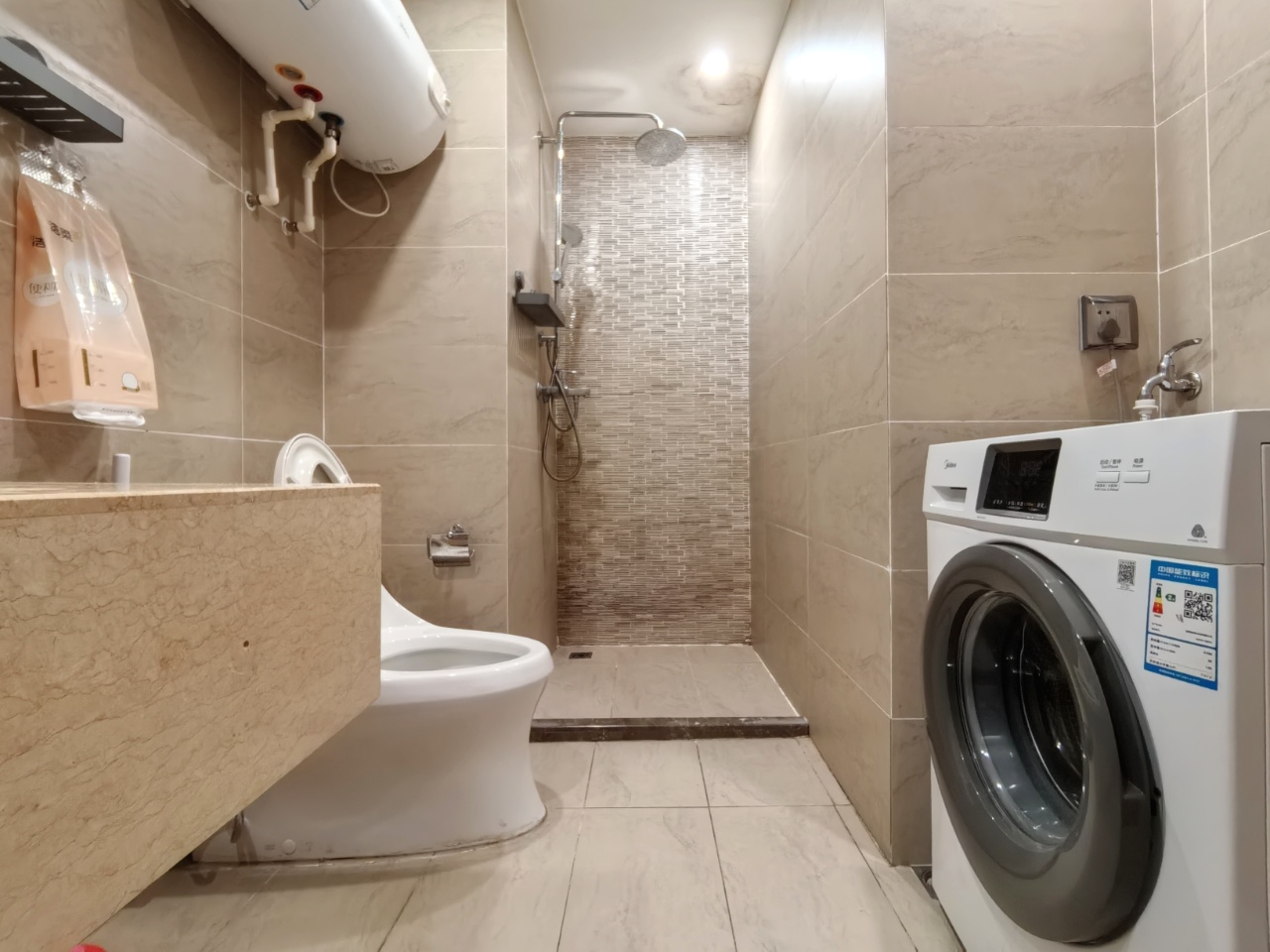 海航豪庭南苑  1室1厅1卫    2200.0元/月 海航豪庭南苑  1室1厅1卫    2200.0元/月室内图