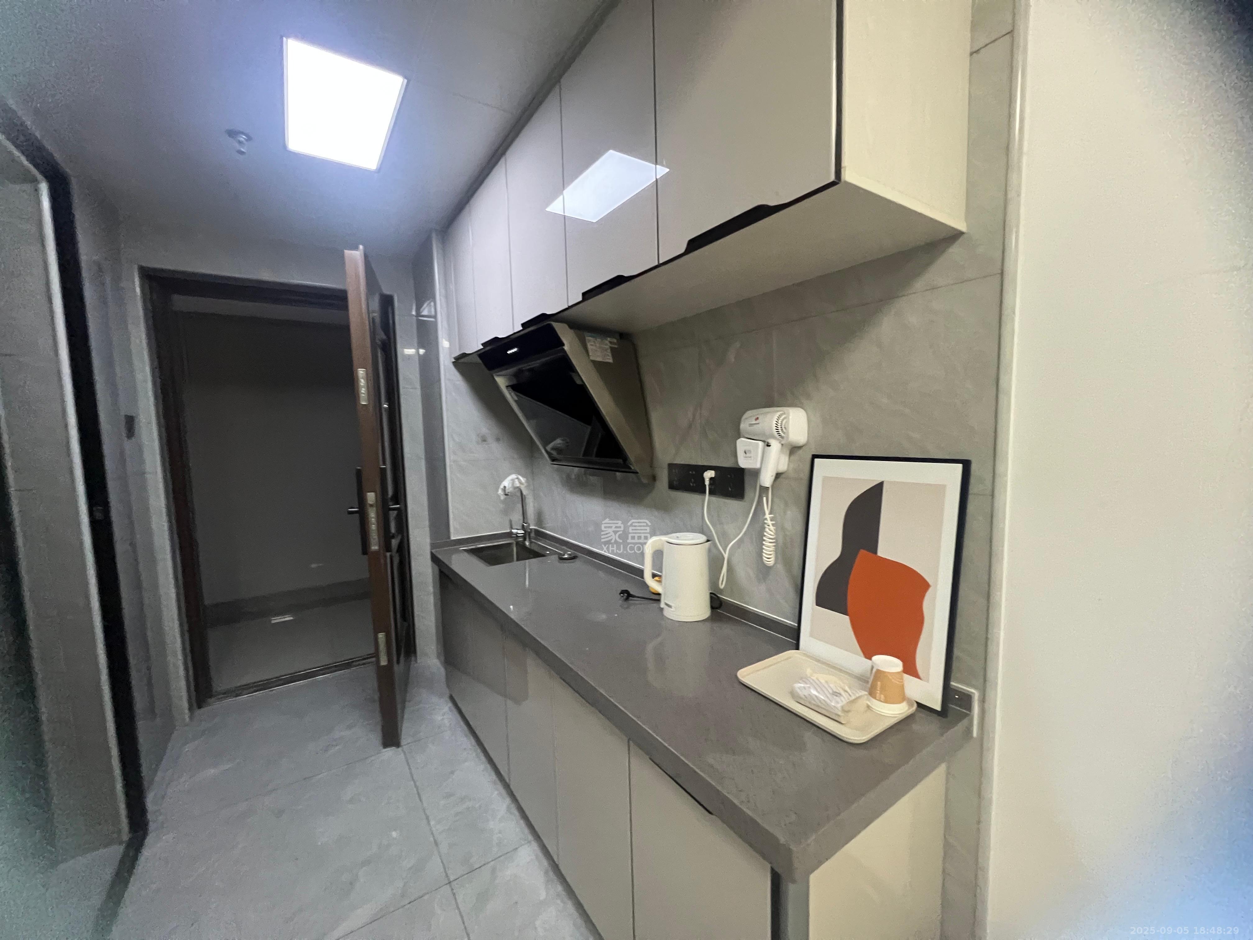 长房东旭国际 1室1厅1卫 1400.0元/月 长房东旭国际 1室1厅1卫 1400.0元/月室内图