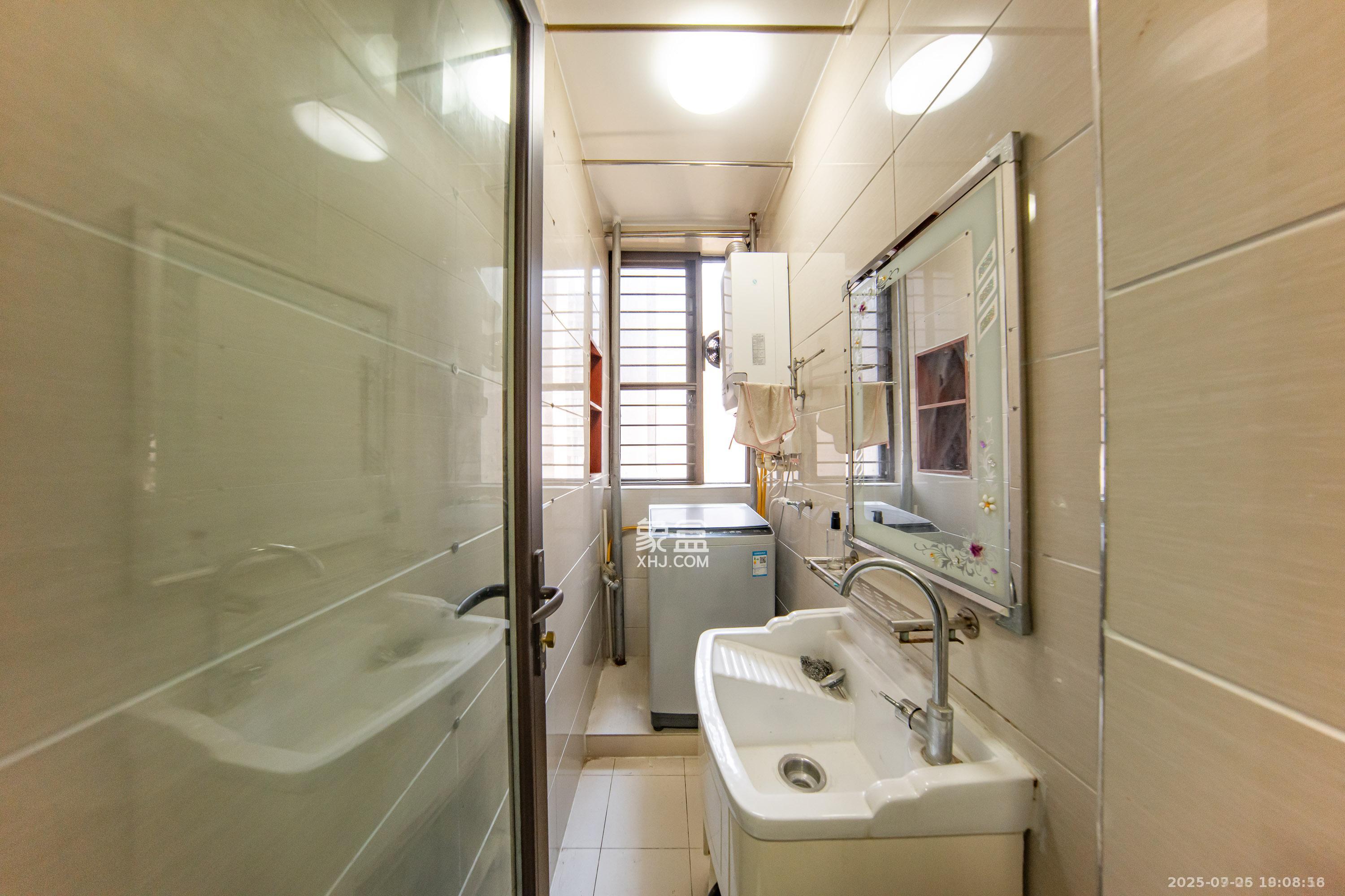 中海国际二期  3室2厅2卫    2000.0元/月 中海国际二期  3室2厅2卫    2000.0元/月室内图