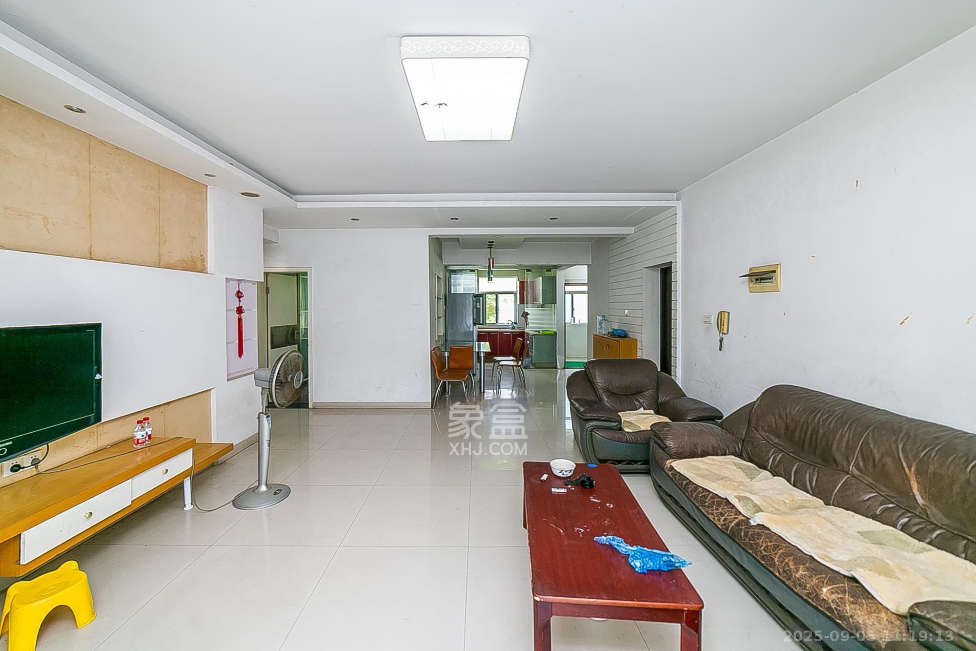 华银园  3室2厅1卫    2500.0元/月 华银园  3室2厅1卫    2500.0元/月室内图