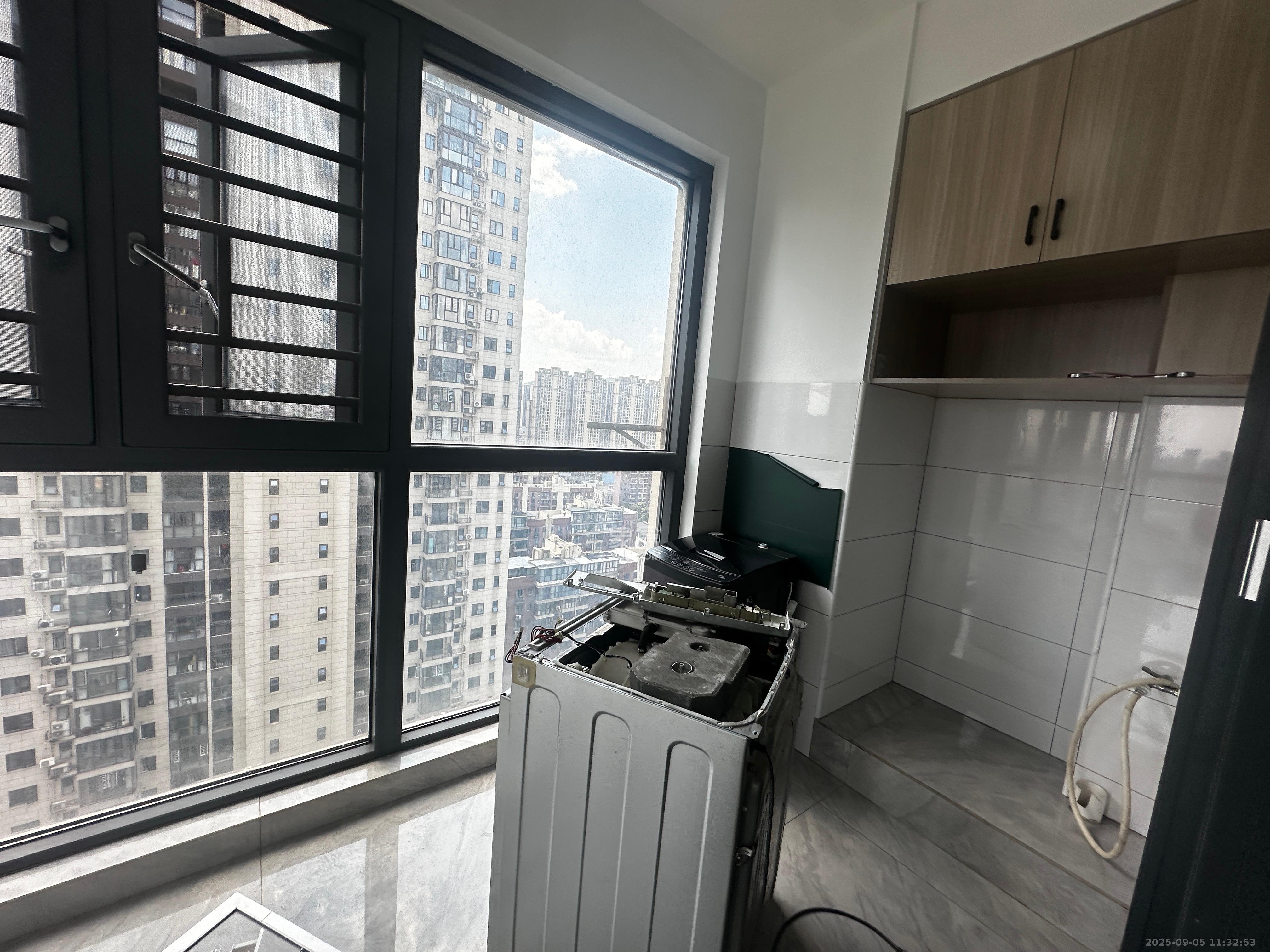 新华联梦想城  3室2厅1卫    1800.0元/月室内图