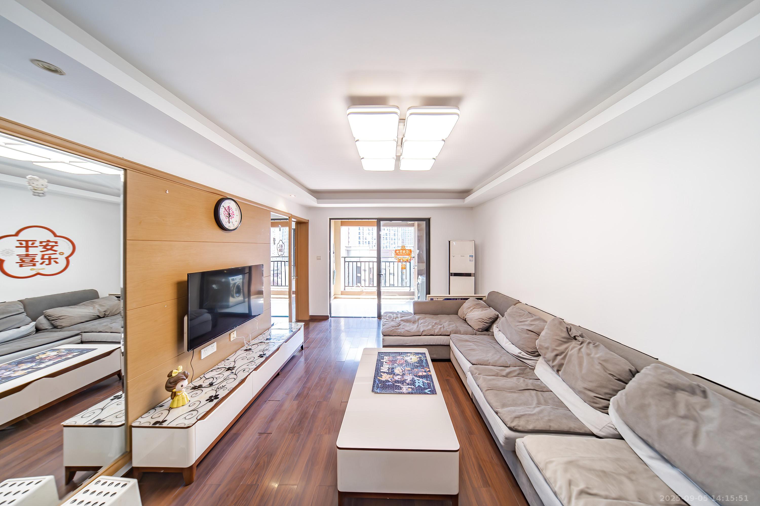 万科白鹭郡 3室2厅1卫 105.0万 万科白鹭郡 3室2厅1卫 105.0万客厅