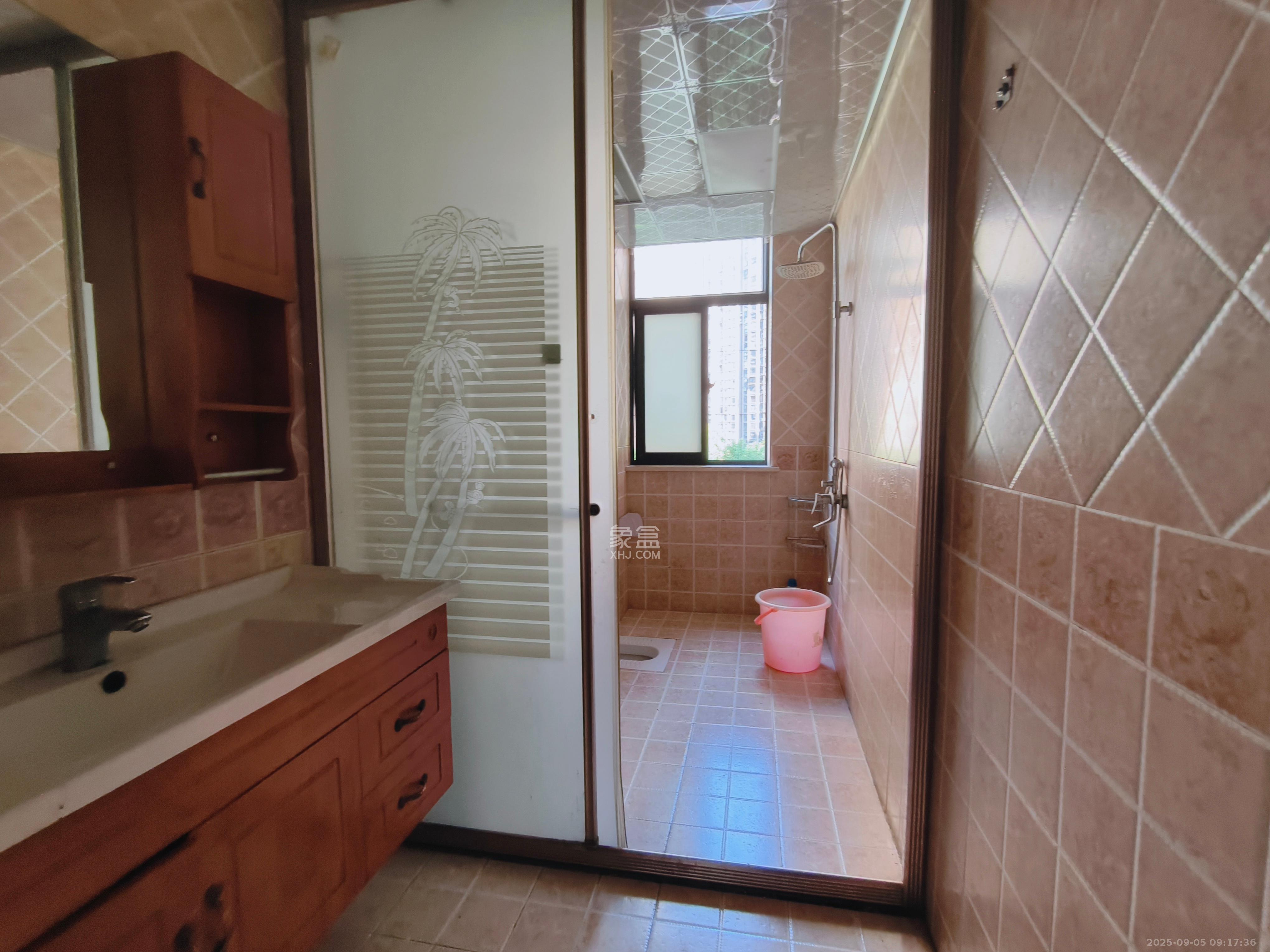 康桥长郡 3室2厅2卫 2400.0元/月 康桥长郡 3室2厅2卫 2400.0元/月室内图