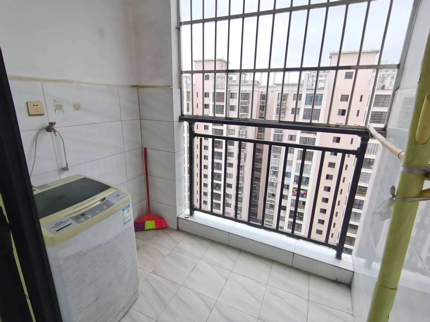 江军苑 2室2厅1卫 1300.0元/月 江军苑 2室2厅1卫 1300.0元/月室内图