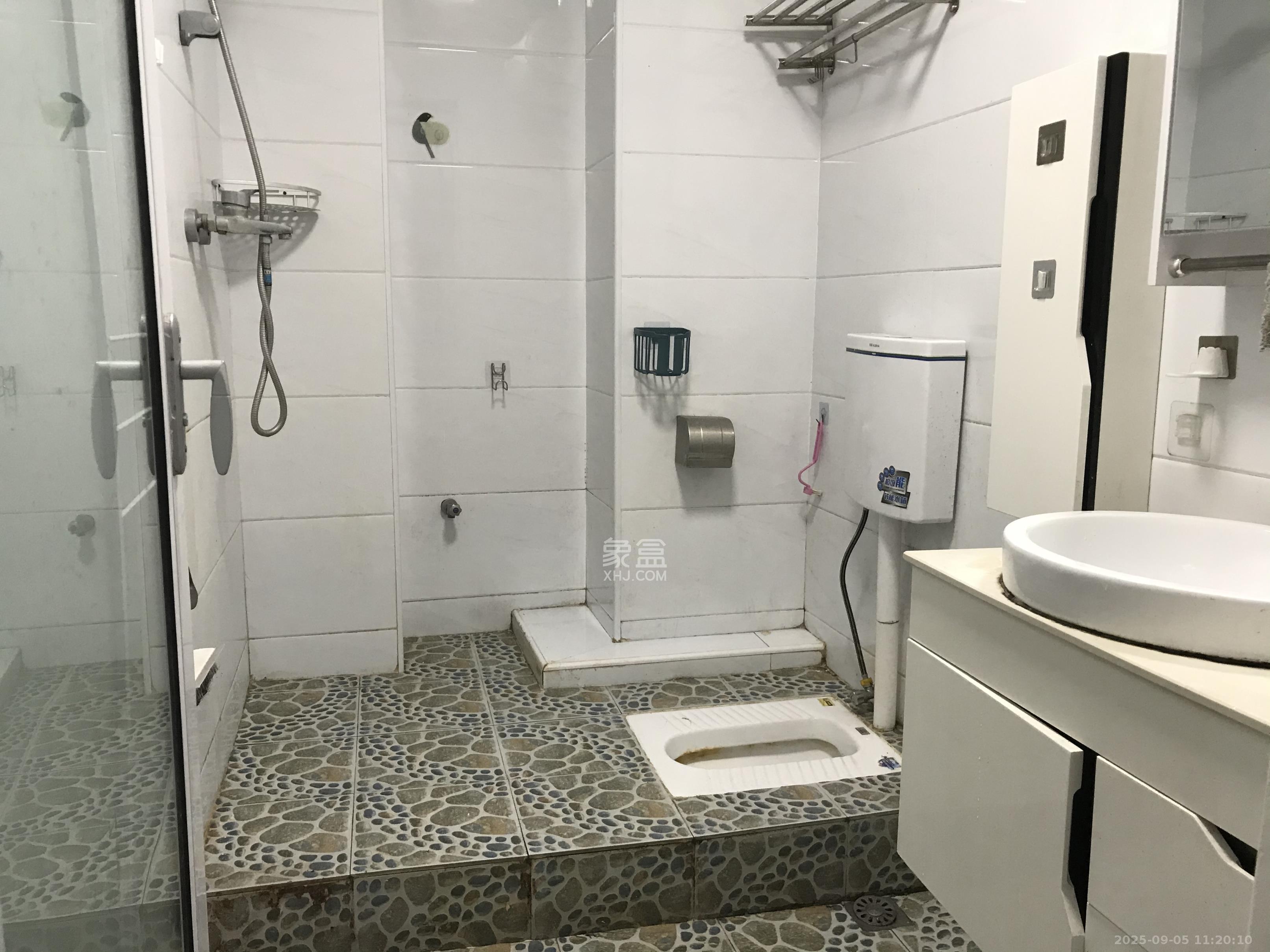 第六都（陆都小区）  1室1厅1卫    1800.0元/月室内图