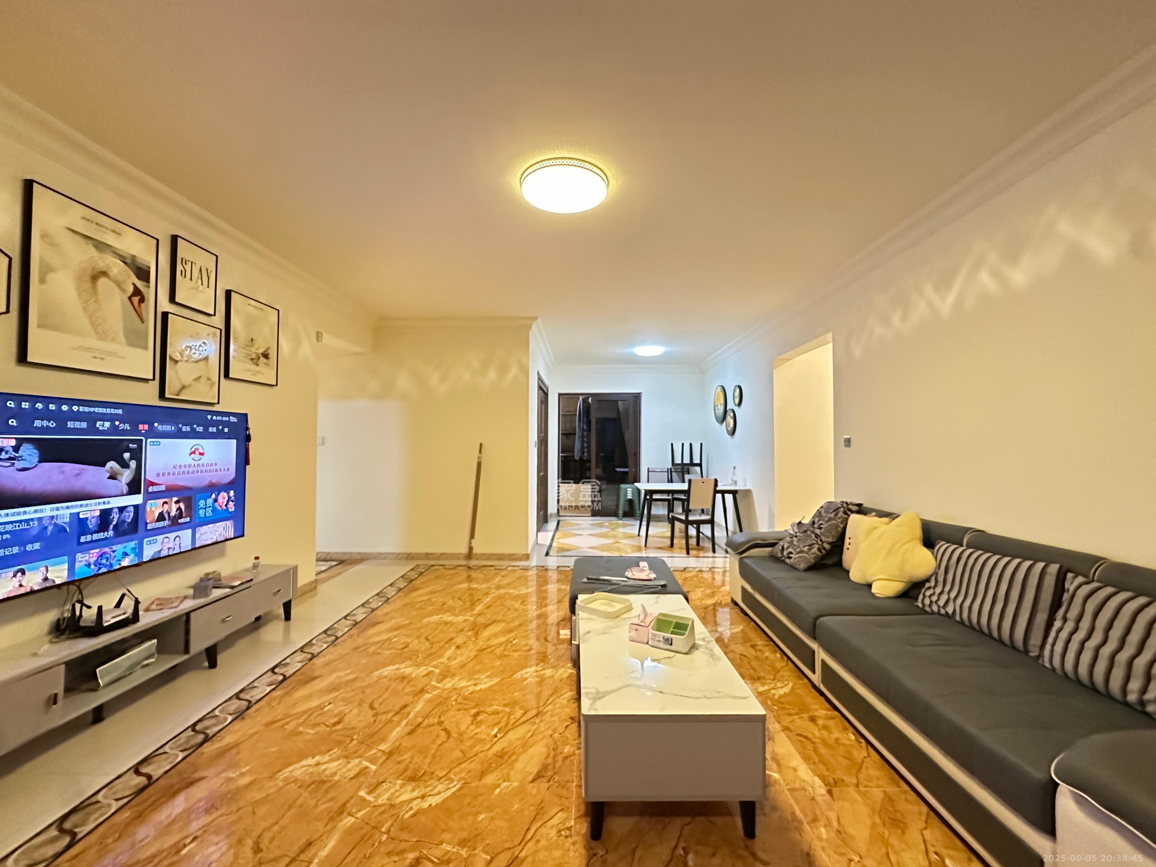 碧桂园高尔夫花园  4室2厅2卫    2600.0元/月 碧桂园高尔夫花园  4室2厅2卫    2600.0元/月室内图