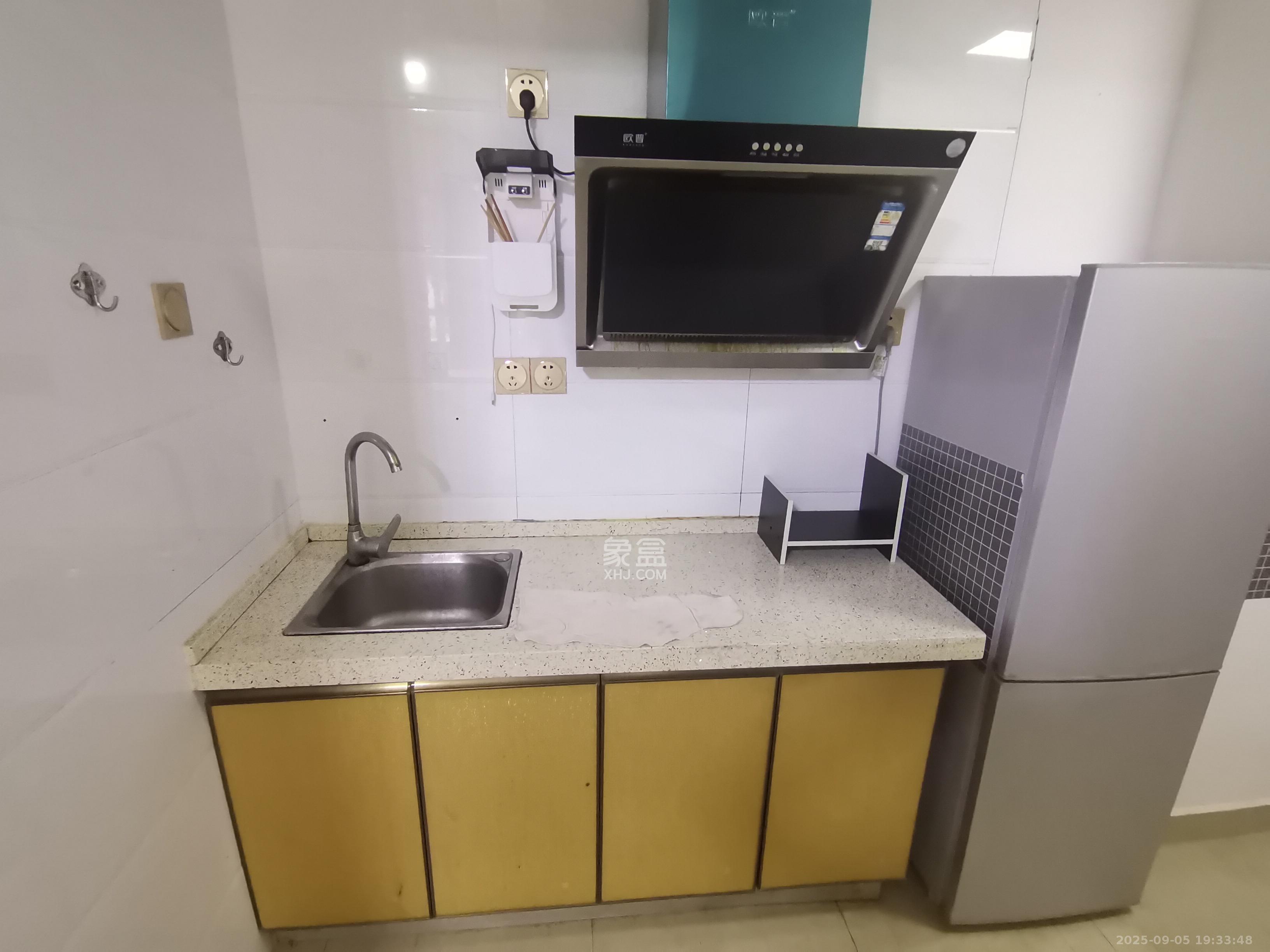 长城雅苑  1室1厅1卫    1000.0元/月 长城雅苑  1室1厅1卫    1000.0元/月室内图