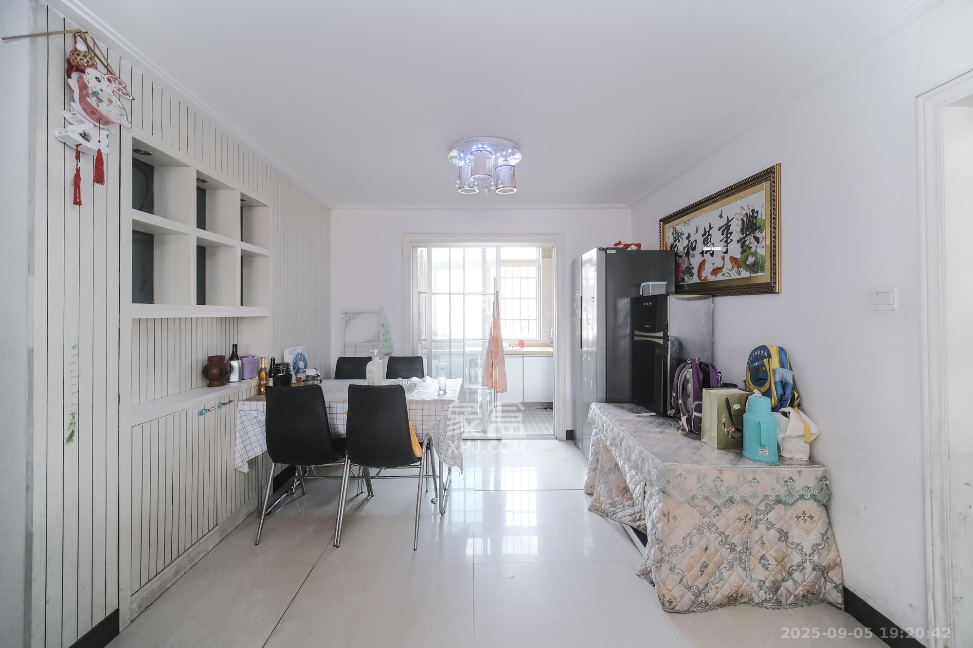 山水湾 3室2厅2卫 90.0万 山水湾 3室2厅2卫 90.0万客厅