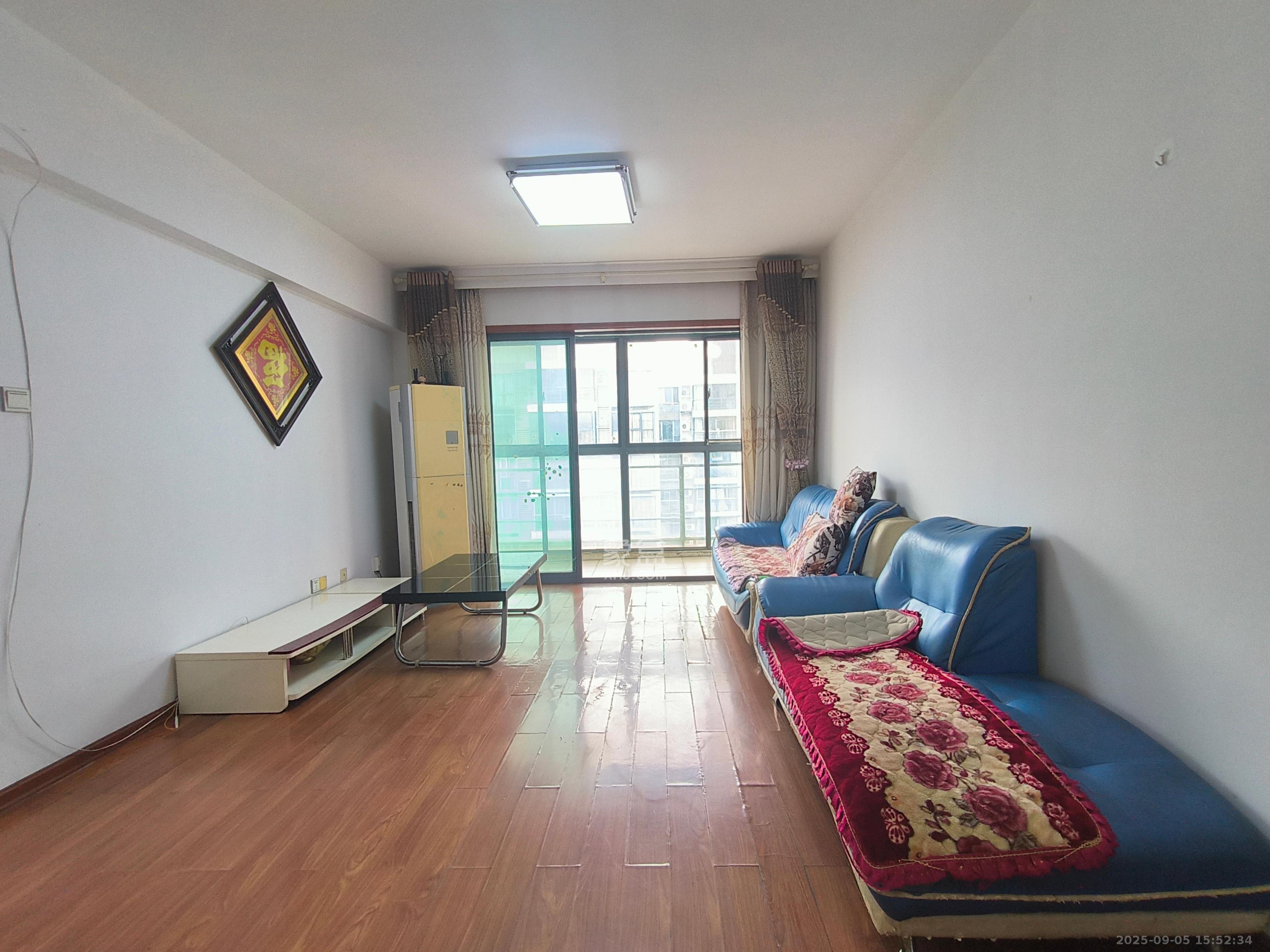 银港水晶城  2室2厅1卫    1800.0元/月 银港水晶城  2室2厅1卫    1800.0元/月