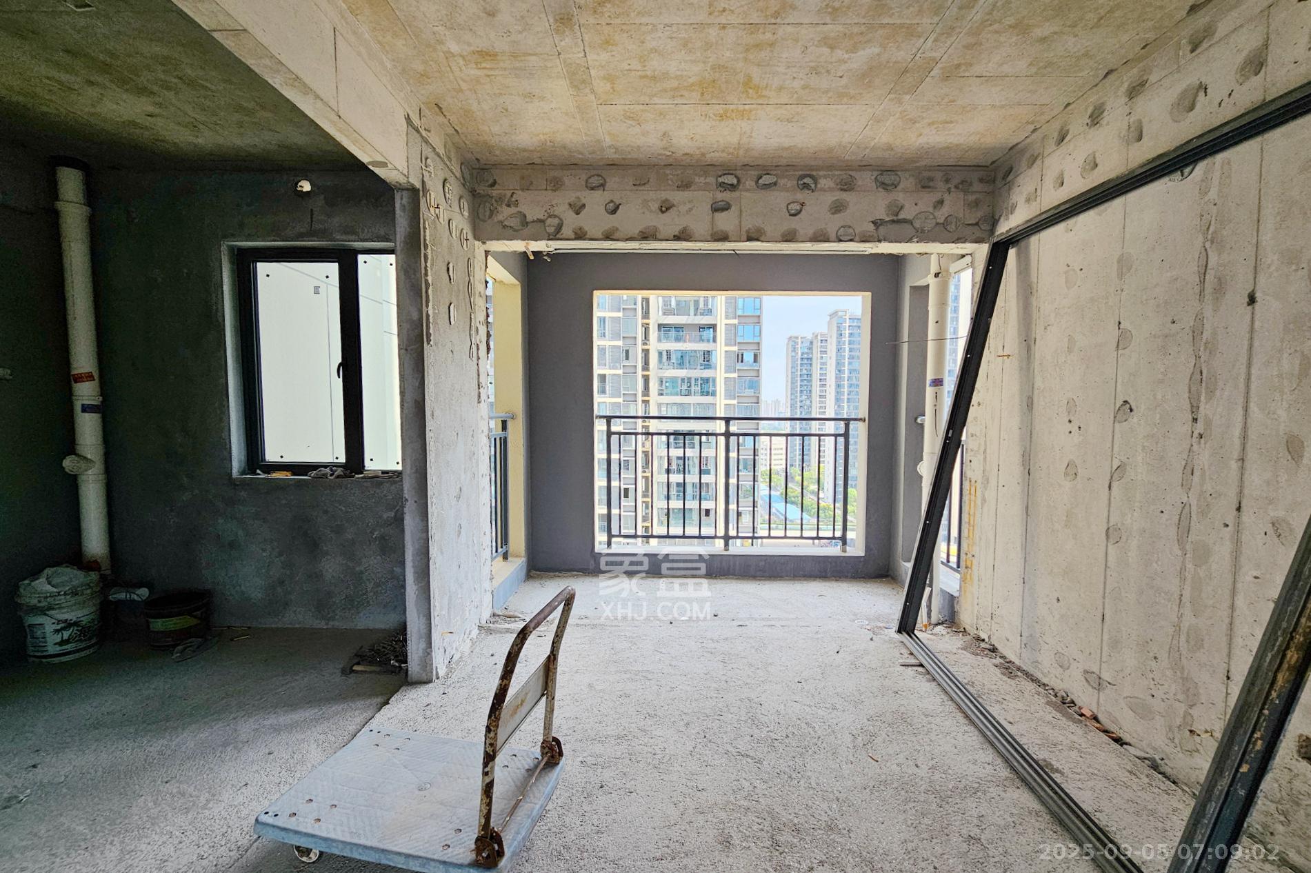 润和星河玥 4室2厅2卫 140.0万 润和星河玥 4室2厅2卫 140.0万客厅