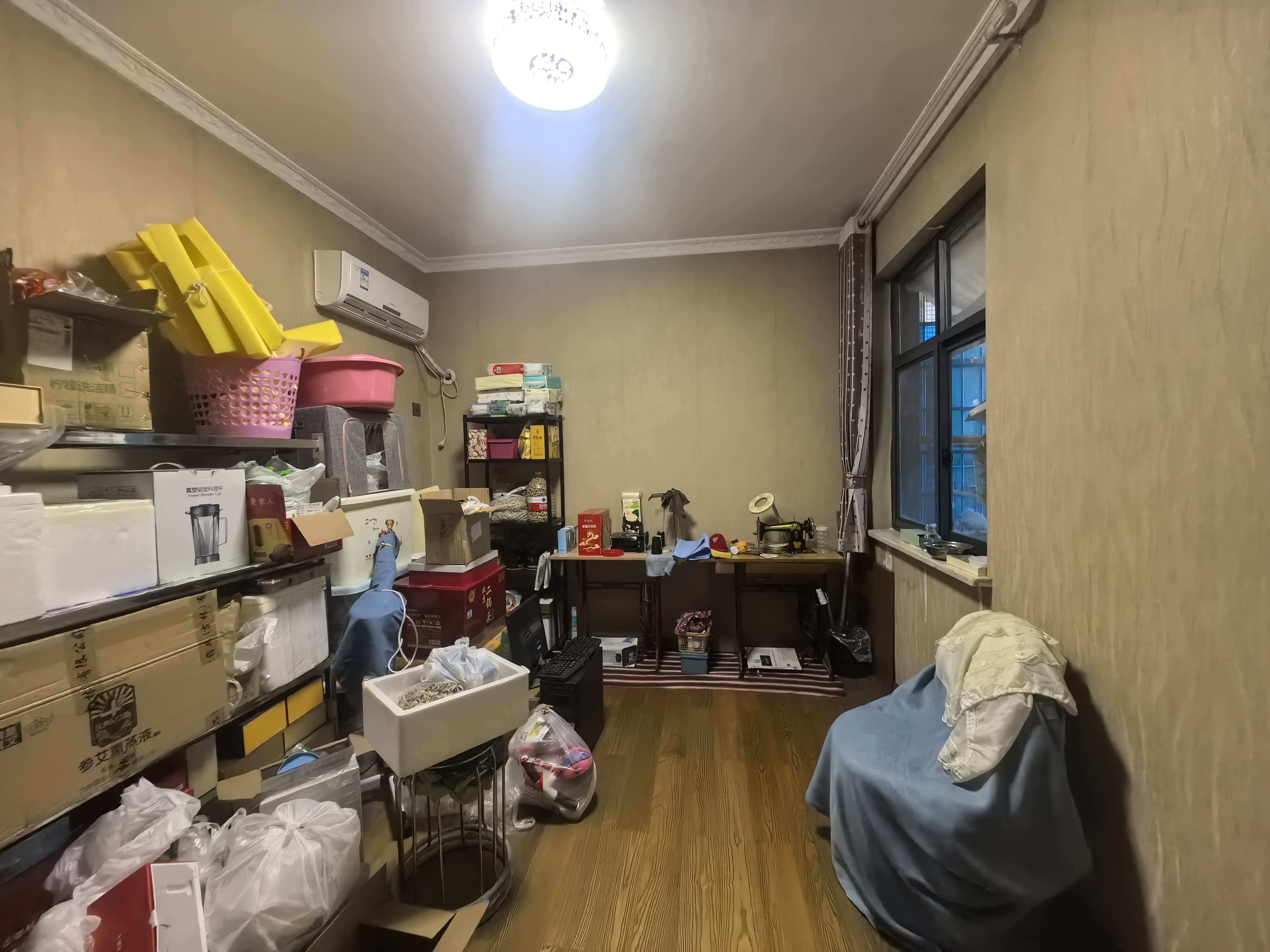 山城上品  4室2厅2卫    85.0万客厅