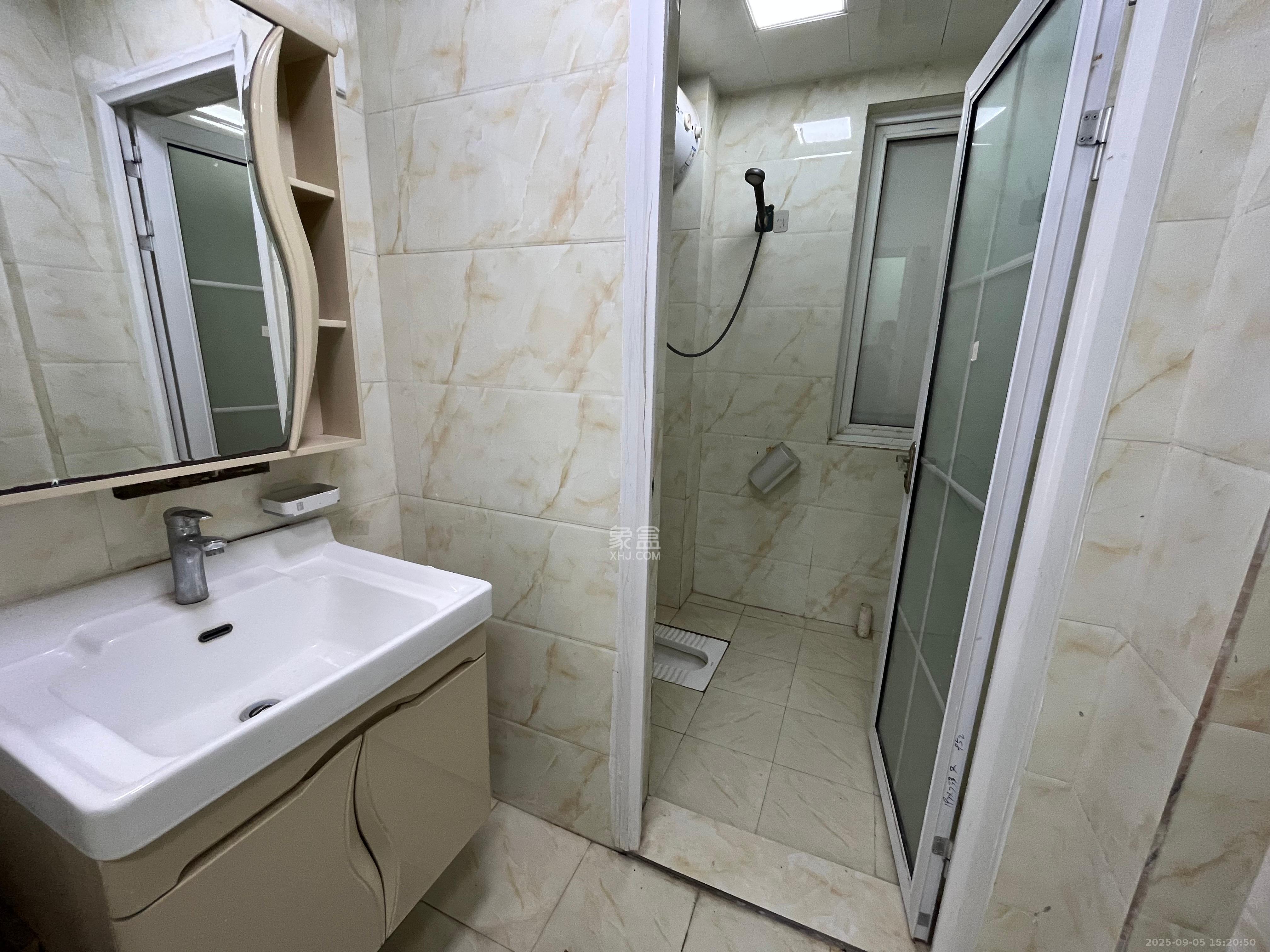 蓝光幸福满庭 3室2厅1卫 1800.0元/月 蓝光幸福满庭 3室2厅1卫 1800.0元/月室内图