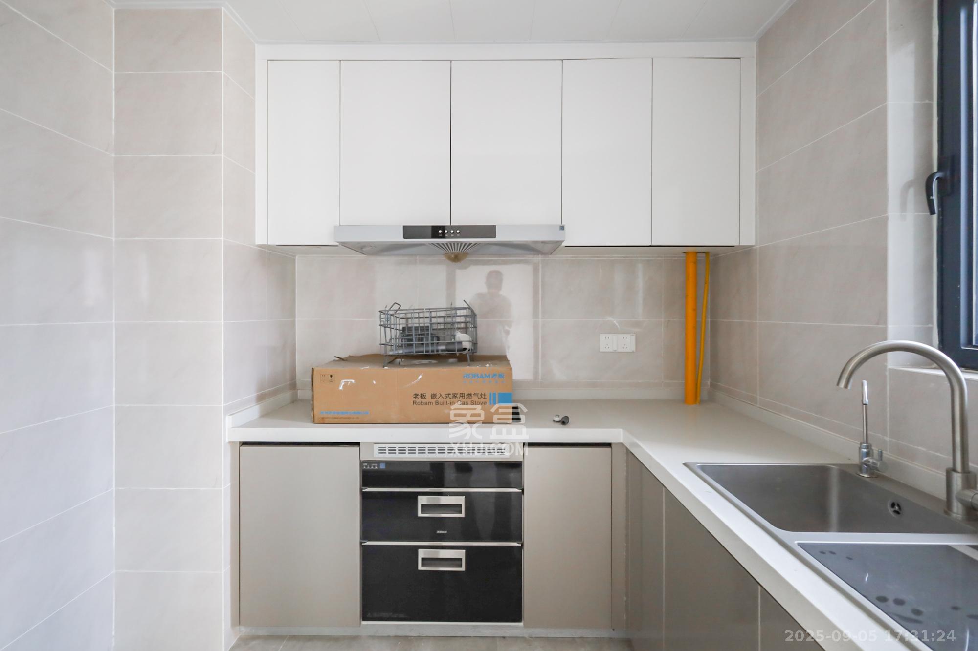 滨江府1913 4室2厅2卫 220.0万 滨江府1913 4室2厅2卫 220.0万厨房