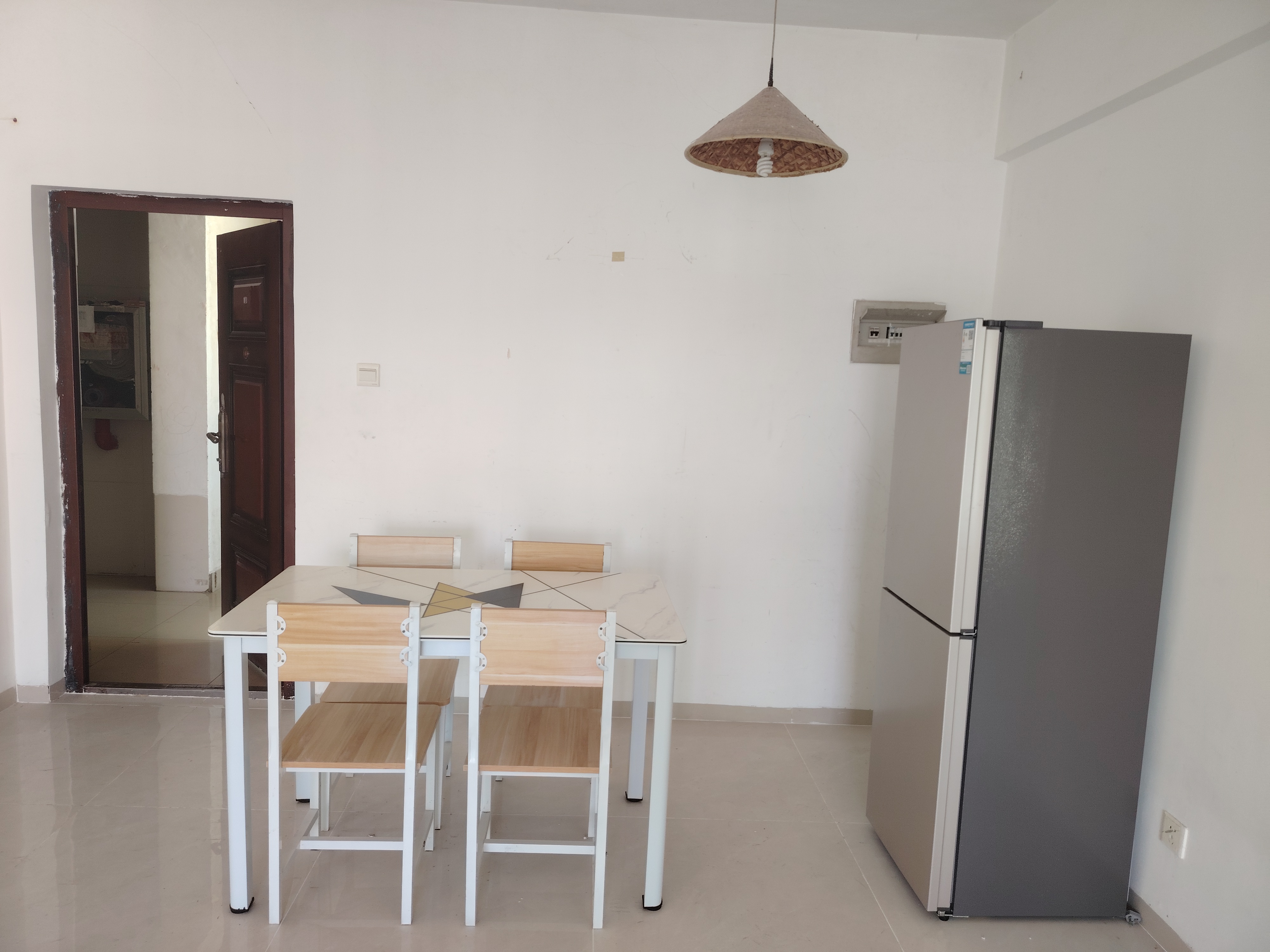 华宝雅苑 2室2厅1卫 2400.0元/月 华宝雅苑 2室2厅1卫 2400.0元/月室内图