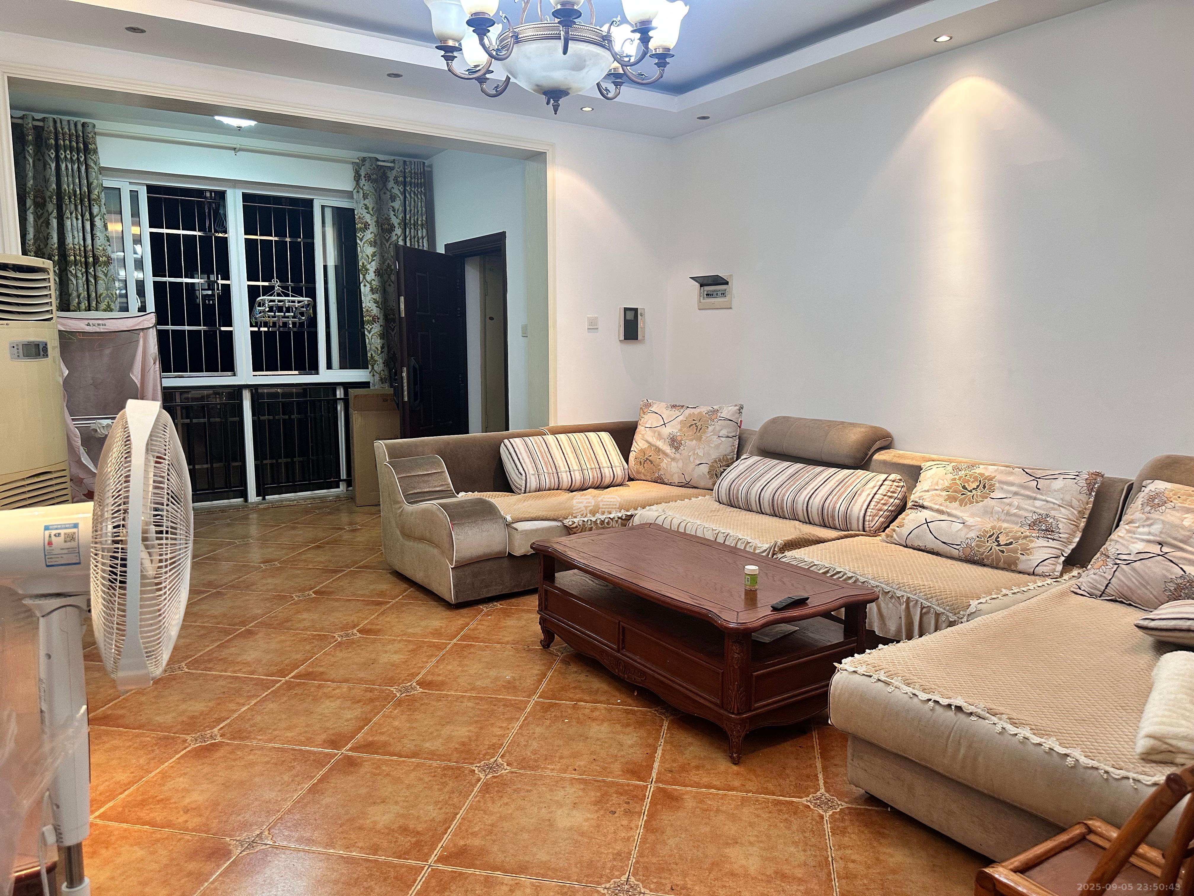 未来现代城  4室2厅2卫    2600.0元/月室内图