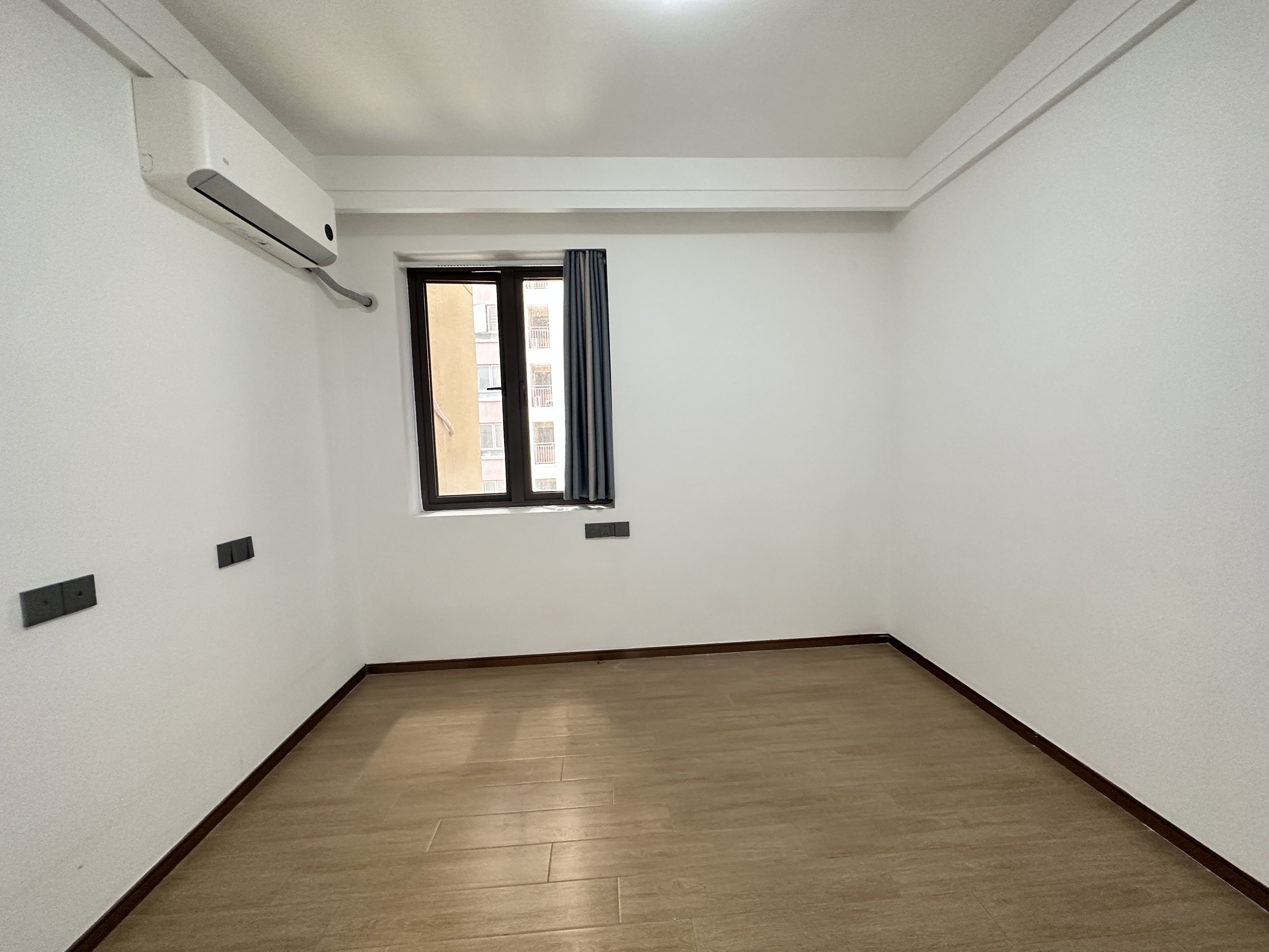 海航豪庭南苑  3室2厅1卫    4500.0元/月 海航豪庭南苑  3室2厅1卫    4500.0元/月室内图