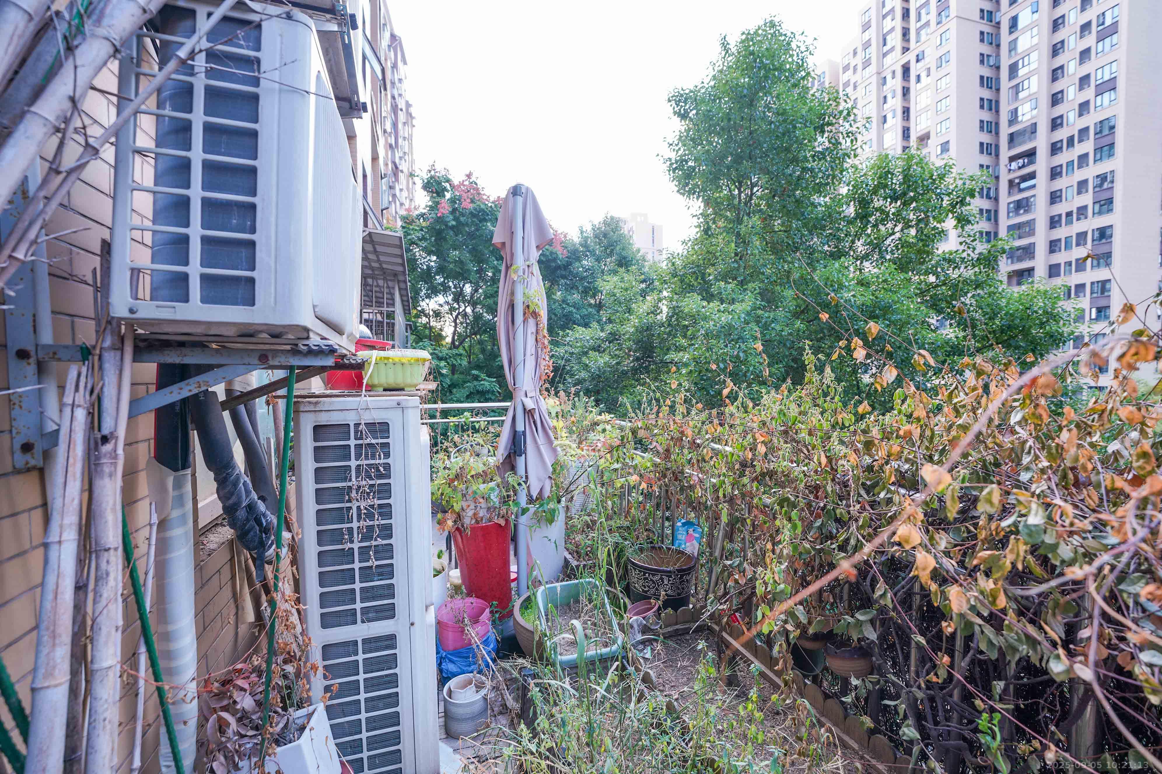 嘉华城（一期）  5室2厅2卫    220.0万阳台