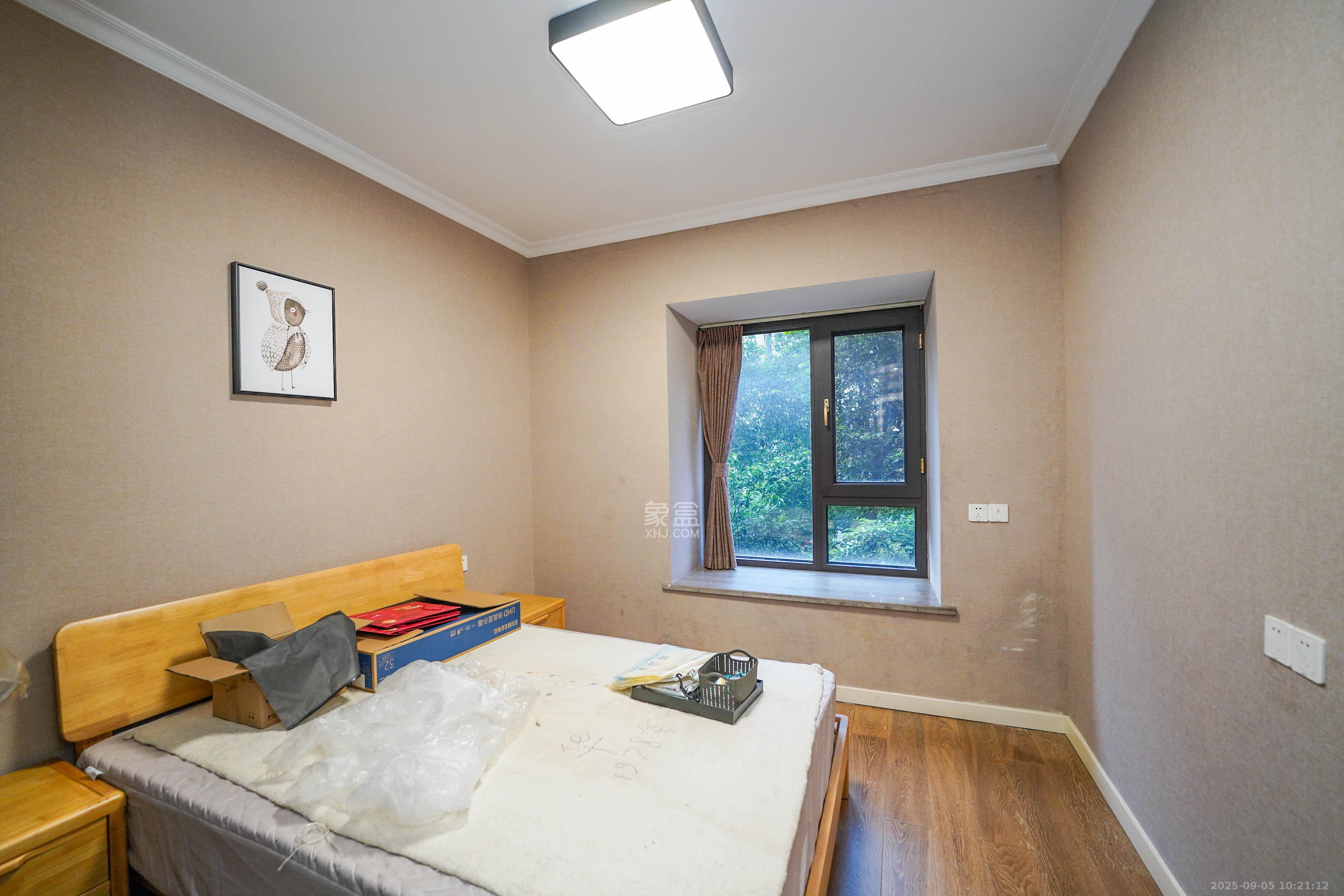 嘉华城（一期）  5室2厅2卫    220.0万卧室