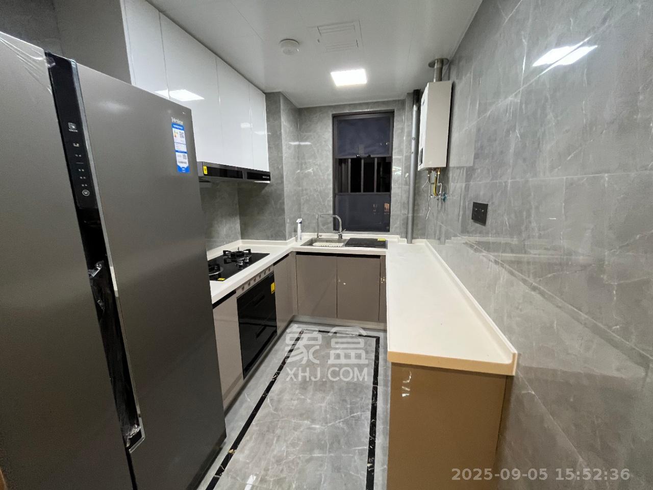 卓越江岸  4室2厅2卫    5000.0元/月室内图