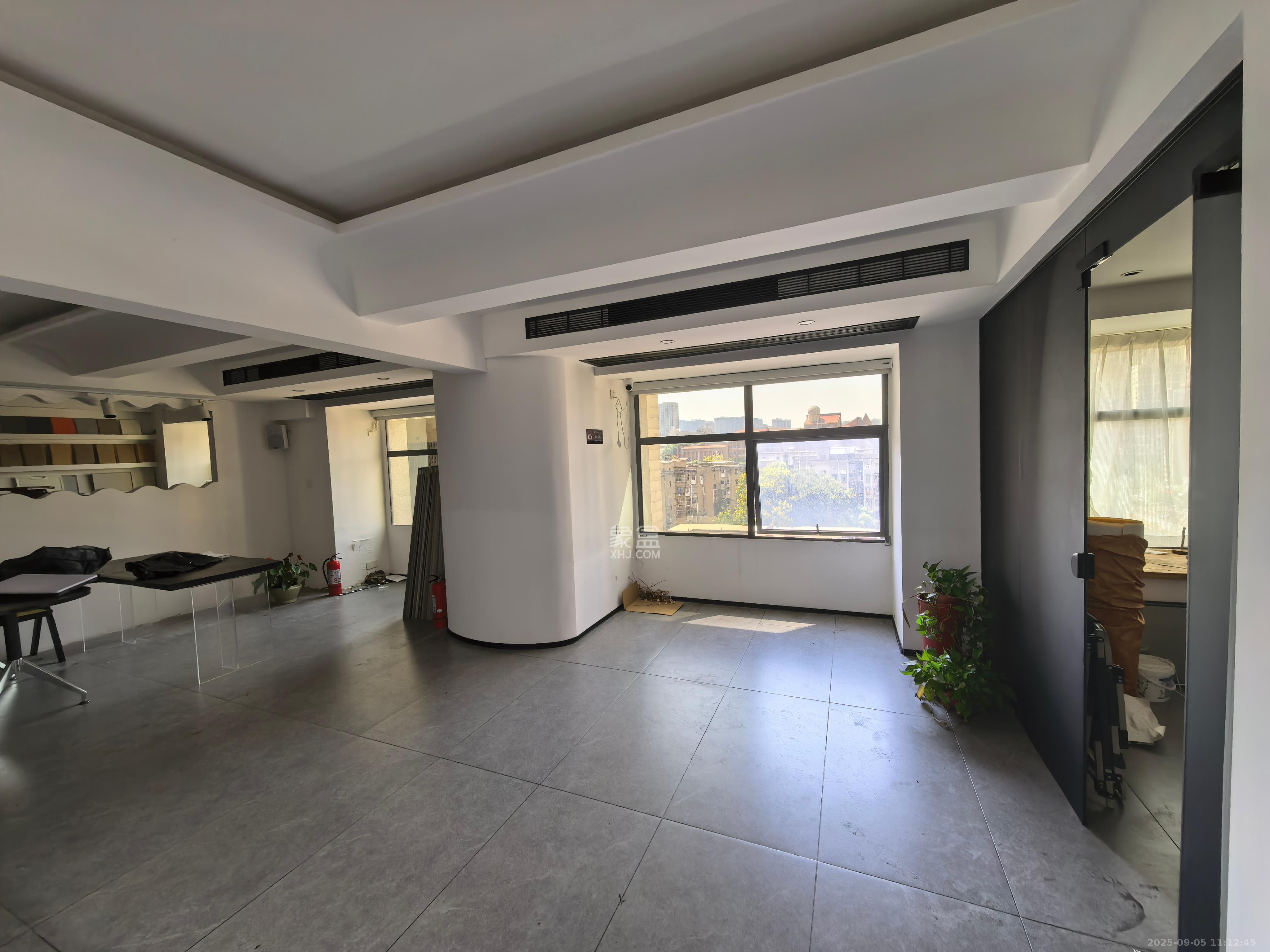 蓝湾国际广场 5室0厅0卫 4000.0元/月 蓝湾国际广场 5室0厅0卫 4000.0元/月室内图