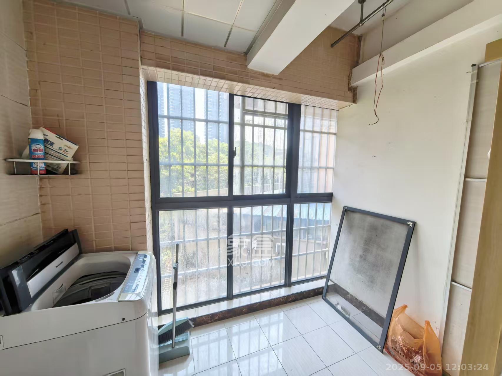 中城丽景香山园  3室2厅1卫    3200.0元/月 中城丽景香山园  3室2厅1卫    3200.0元/月室内图