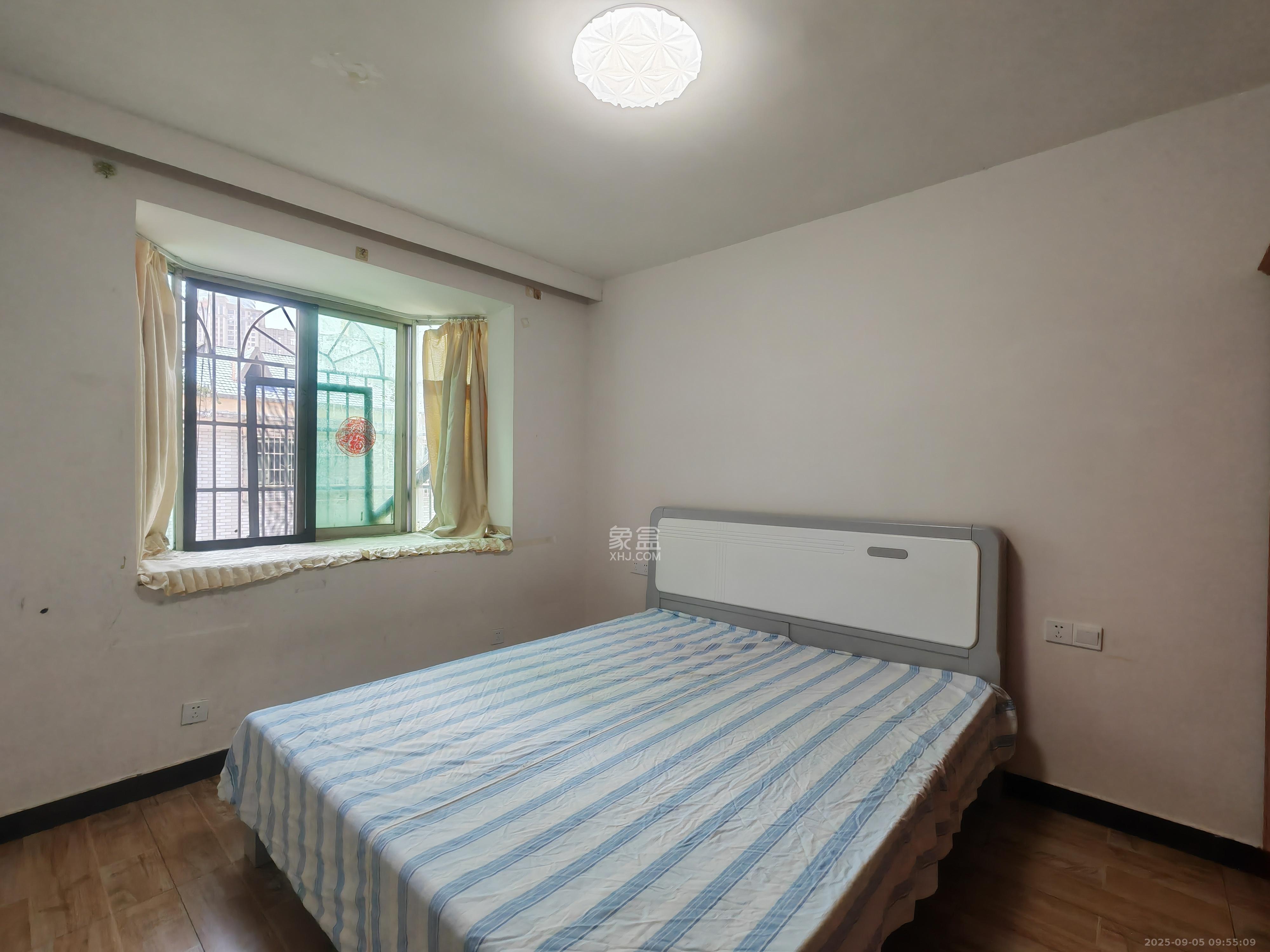 岳北社区 2室2厅1卫 2000.0元/月 岳北社区 2室2厅1卫 2000.0元/月室内图