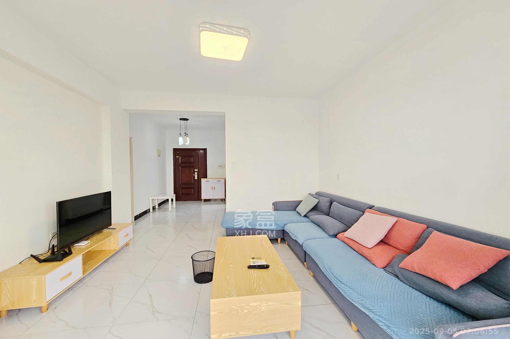 明大佳园  2室1厅1卫    82.0万 明大佳园  2室1厅1卫    82.0万客厅