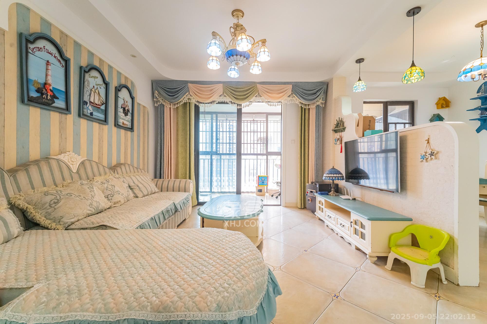 华润置地广场一期  3室2厅2卫    88.0万 华润置地广场一期  3室2厅2卫    88.0万客厅