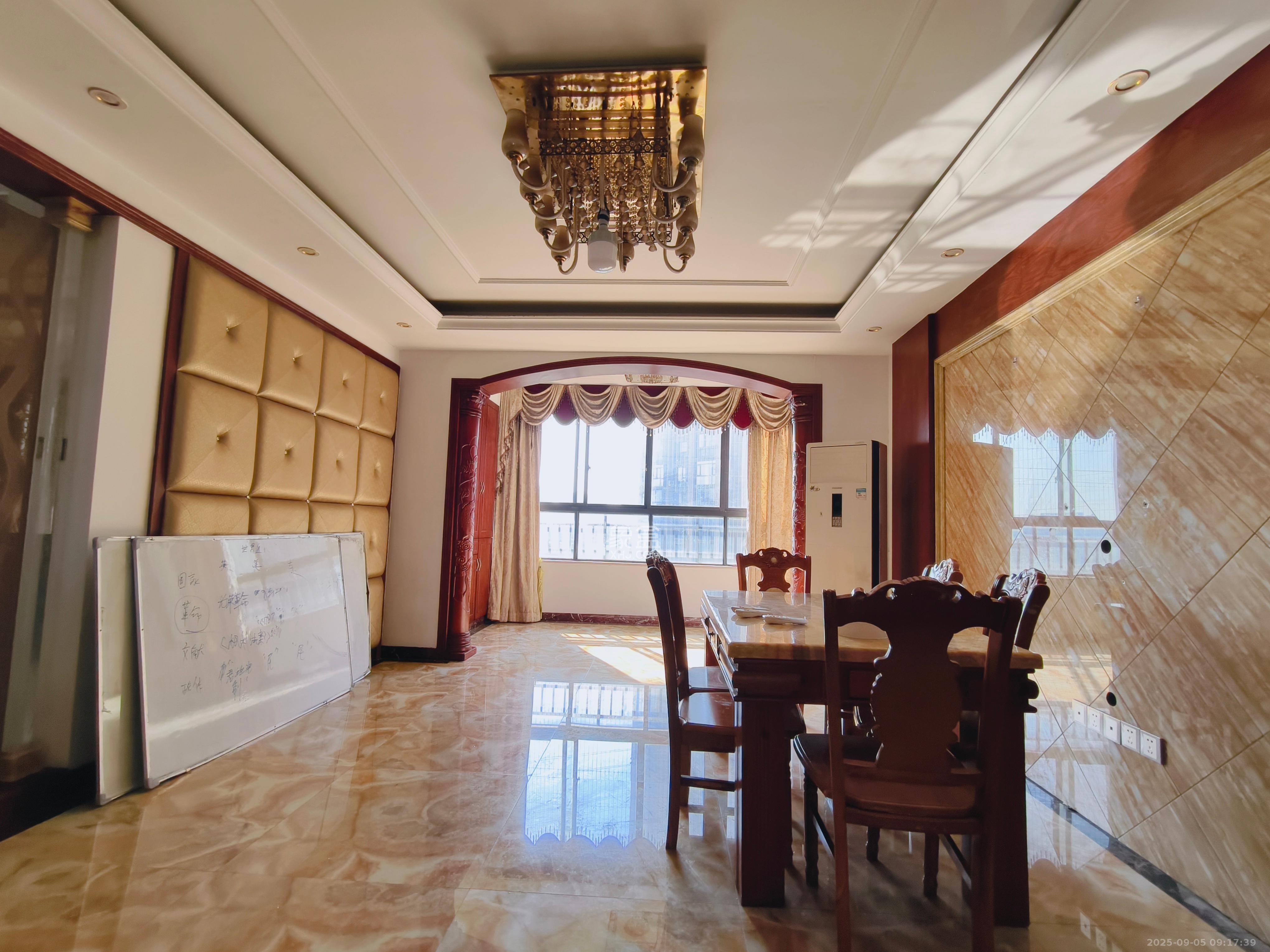 康桥长郡 3室2厅2卫 2400.0元/月 康桥长郡 3室2厅2卫 2400.0元/月室内图