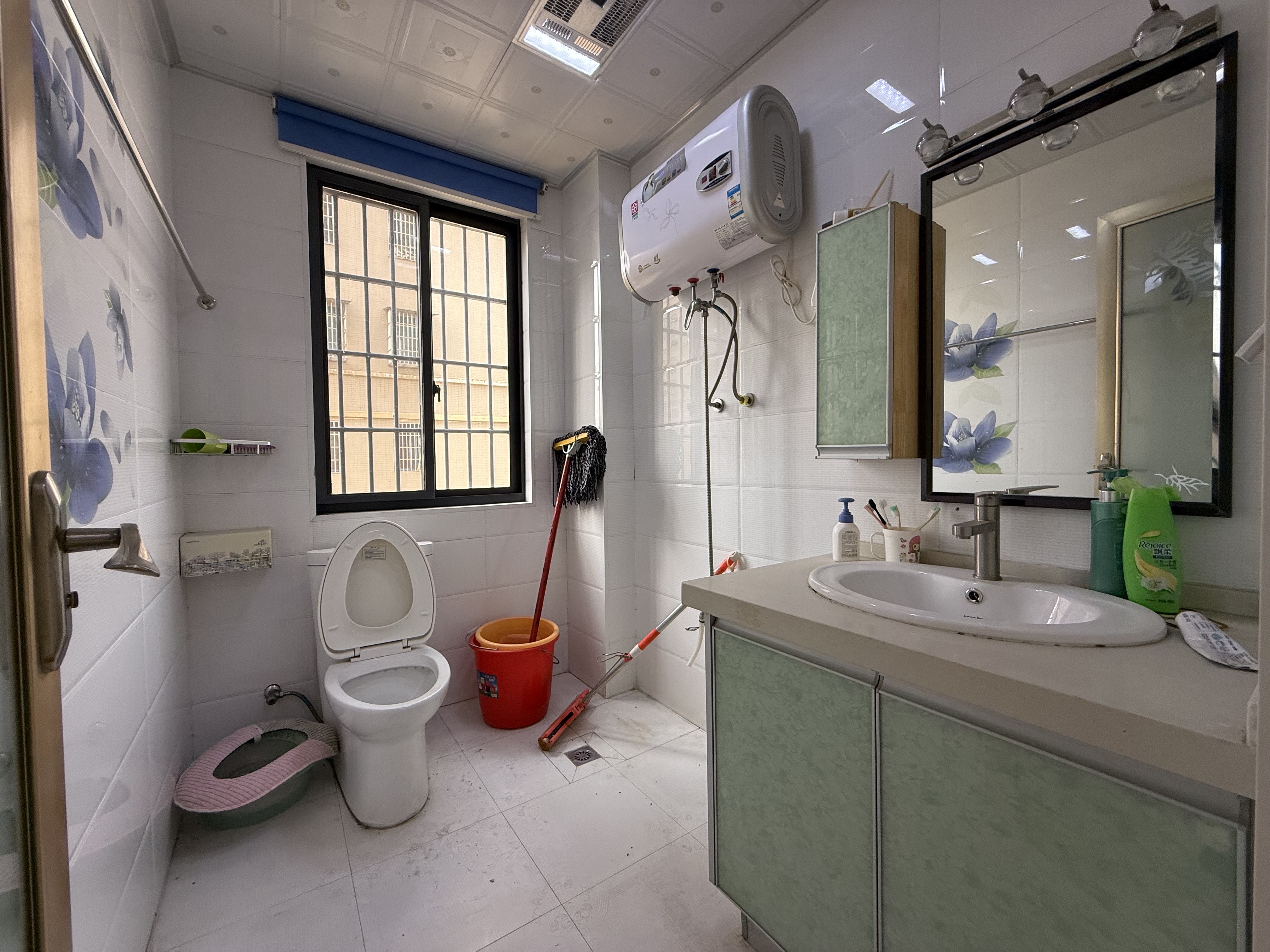 盛世东方 3室2厅2卫 93.8万 盛世东方 3室2厅2卫 93.8万客厅