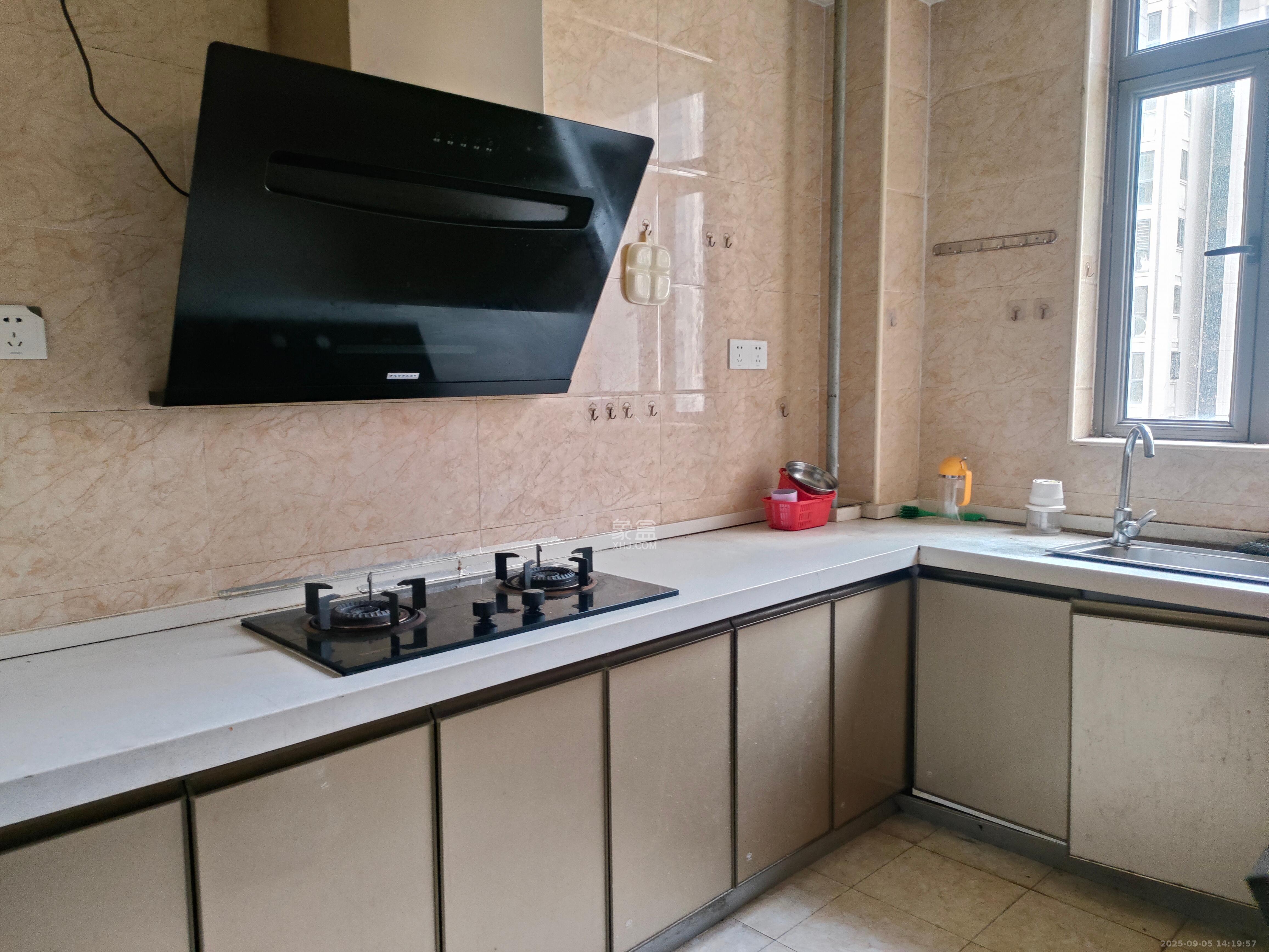 八方小区B区  3室2厅2卫    4000.0元/月室内图